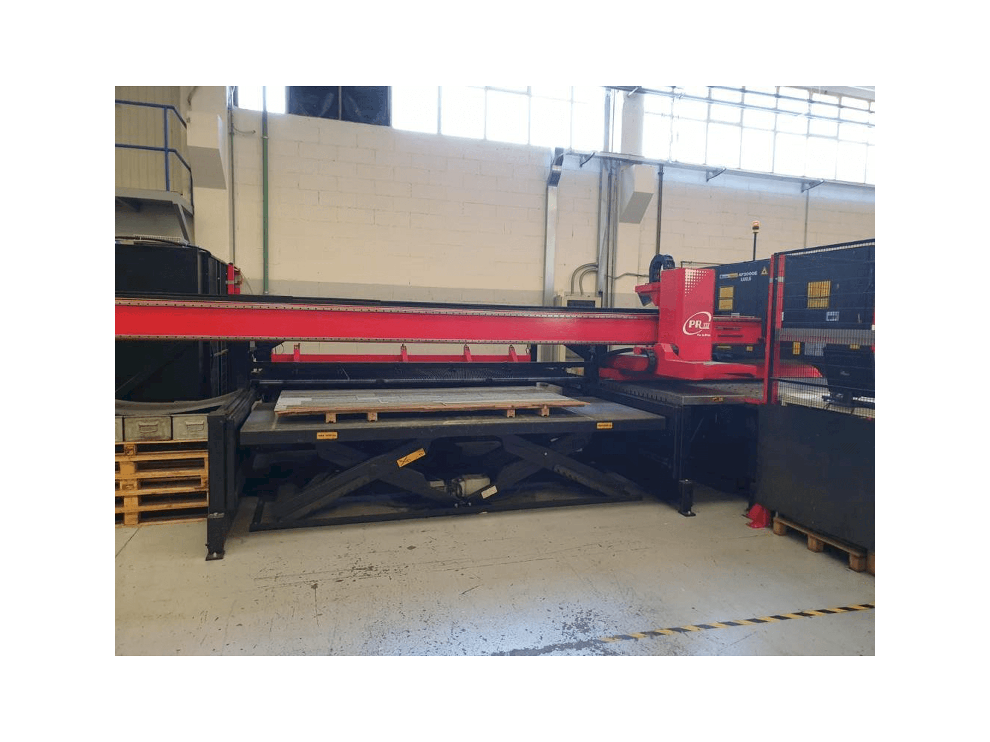 AMADA LC 2415 ALFA IV Mašinos vaizdas iš priekio