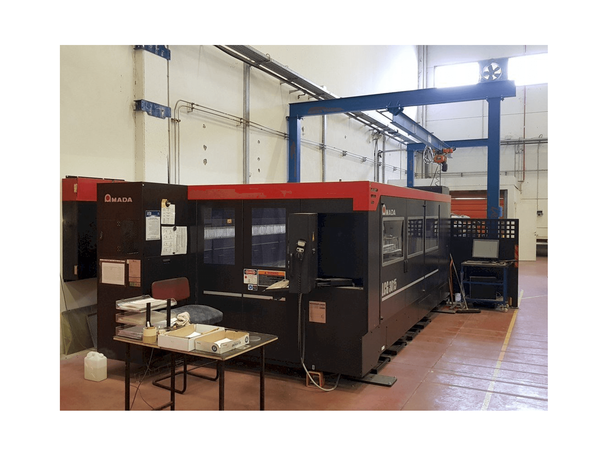 AMADA Lcg 3015 Mašinos vaizdas iš priekio