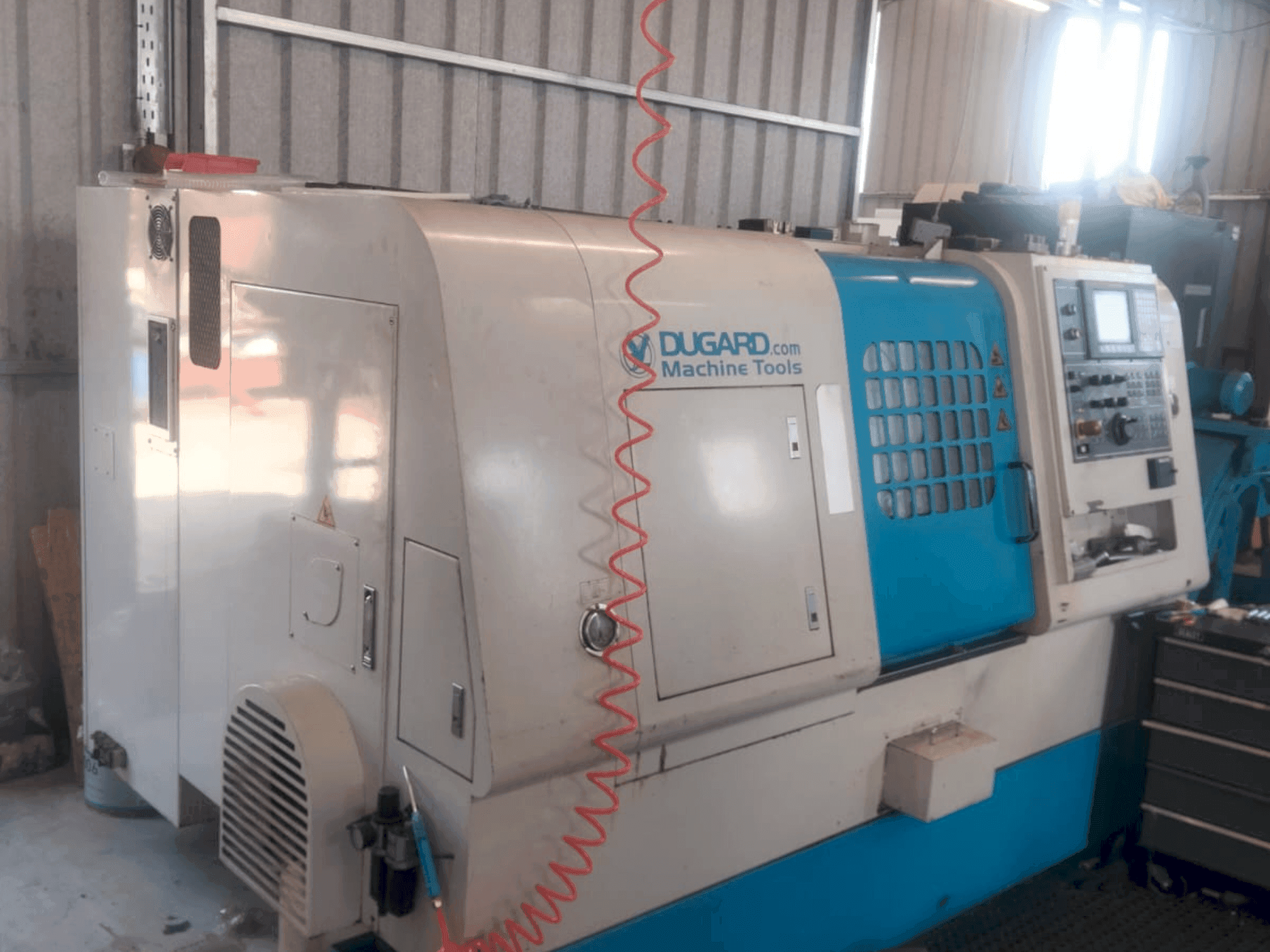 Dugard Eagle 200 Mašinos vaizdas iš priekio