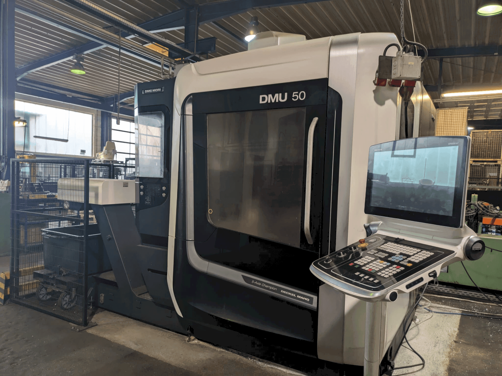 DMG MORI DMU 50 3rd Gen Mašinos vaizdas iš priekio