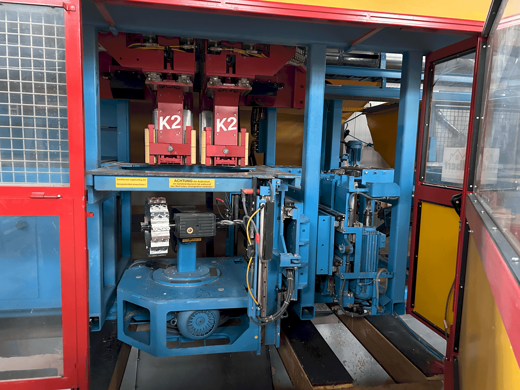 HUNDEGGER K2-5-450 Mašinos vaizdas iš priekio