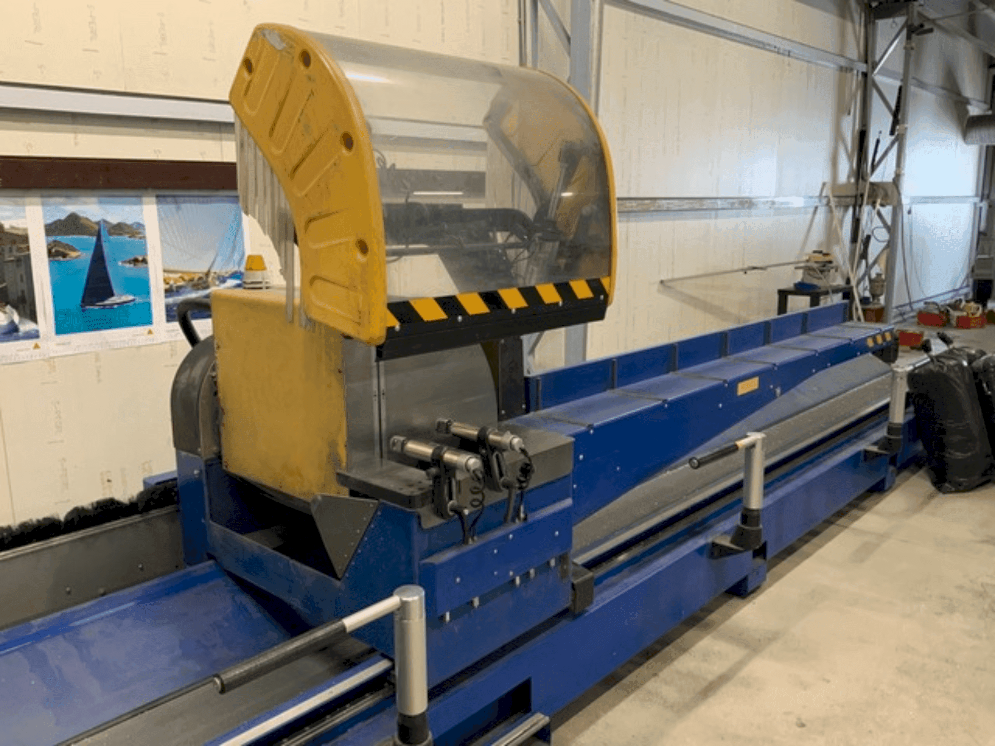 SCHÜCO PDG e-Cut 600 Mašinos vaizdas iš priekio