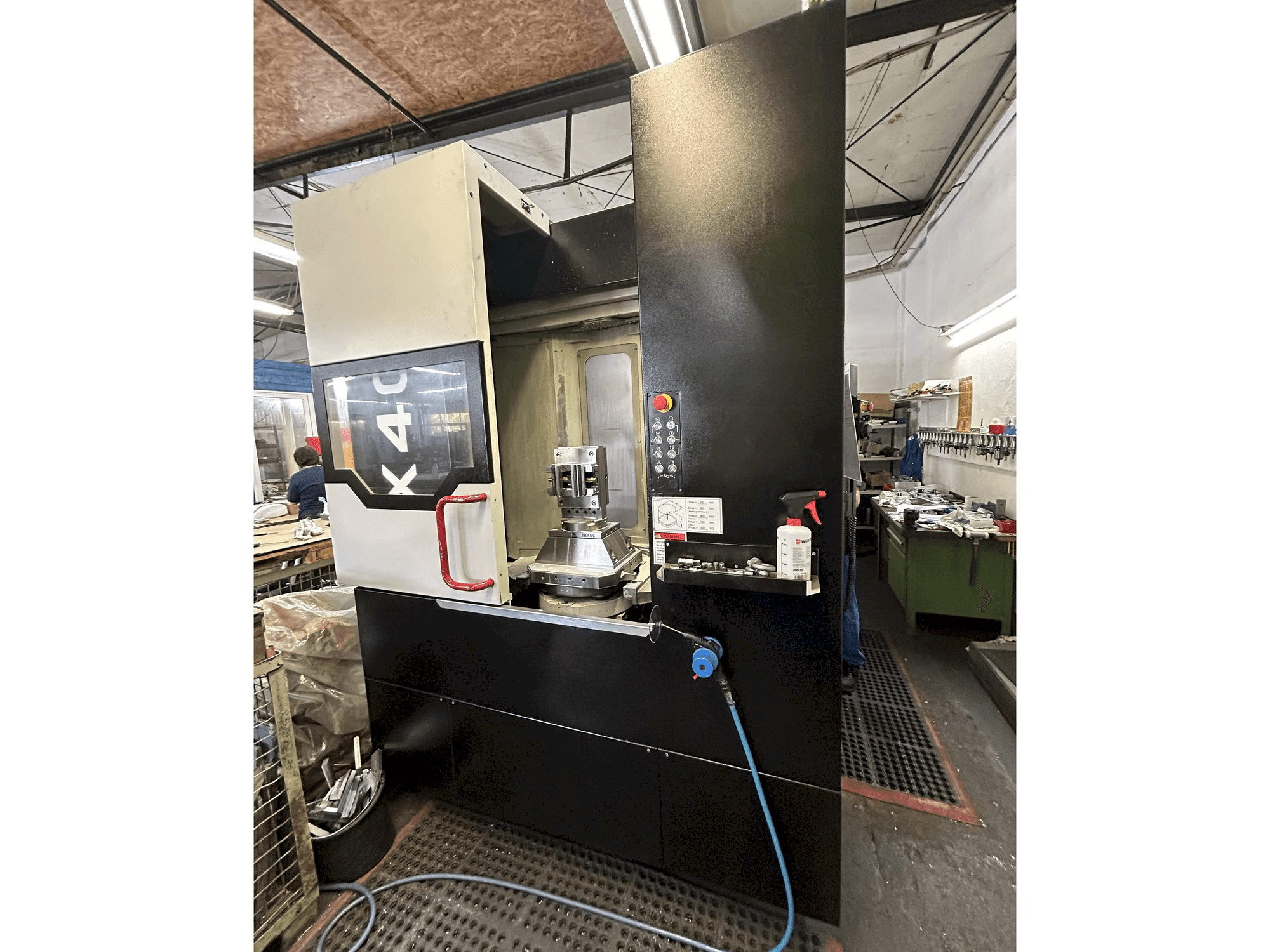 Quaser HX404 Mašinos vaizdas iš priekio