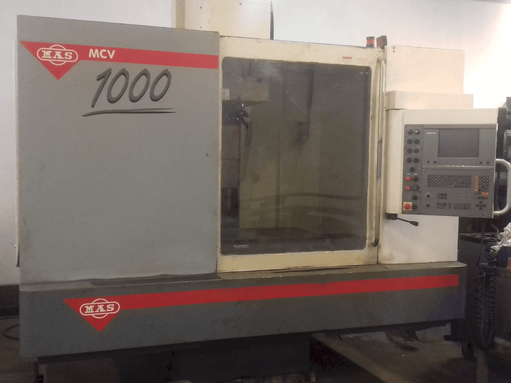 KOVOSVIT MAS MCV 1000 CNC Mašinos vaizdas iš priekio