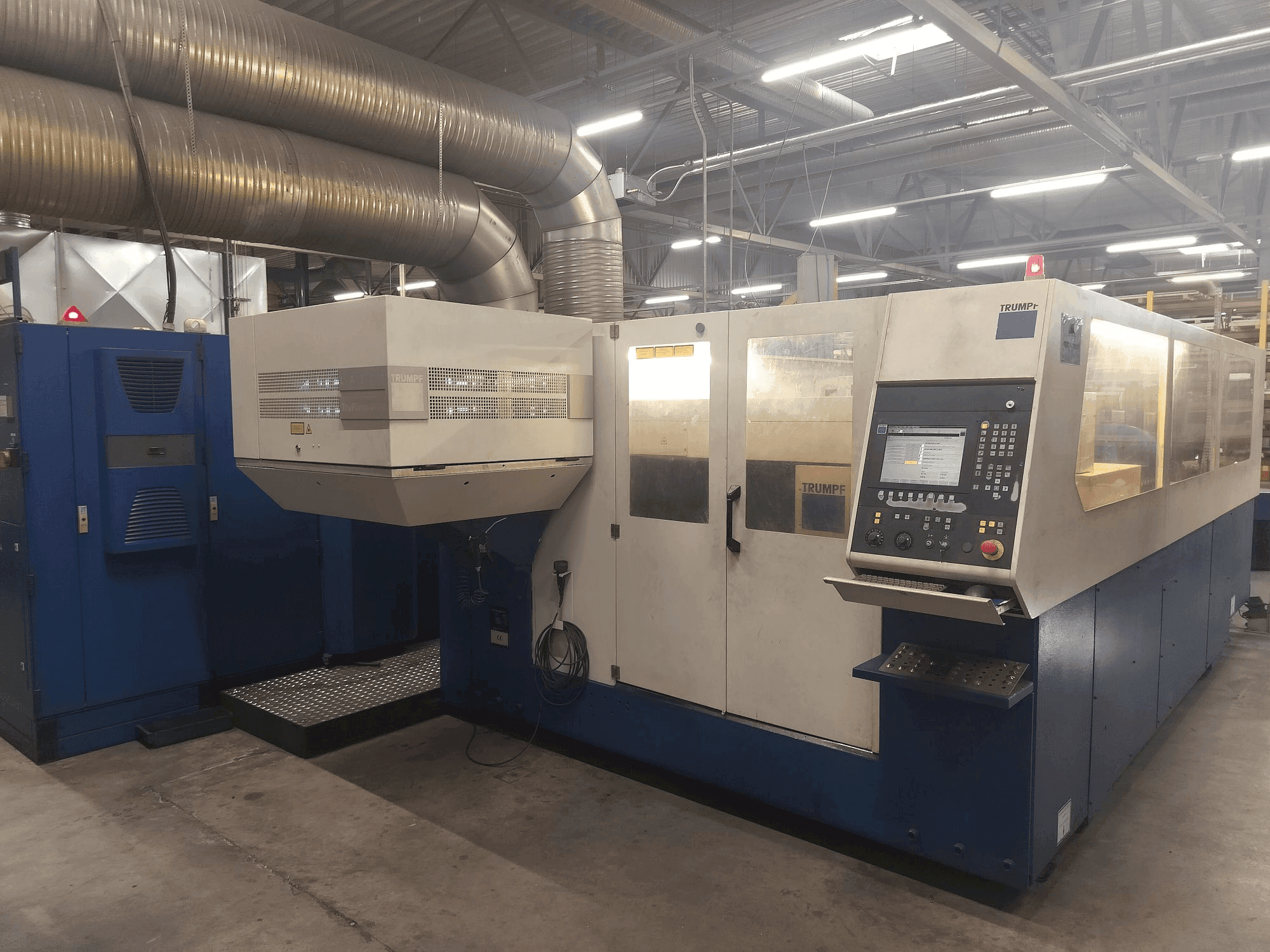 TRUMPF Trulaser 3030 (2008) Mašinos vaizdas iš priekio