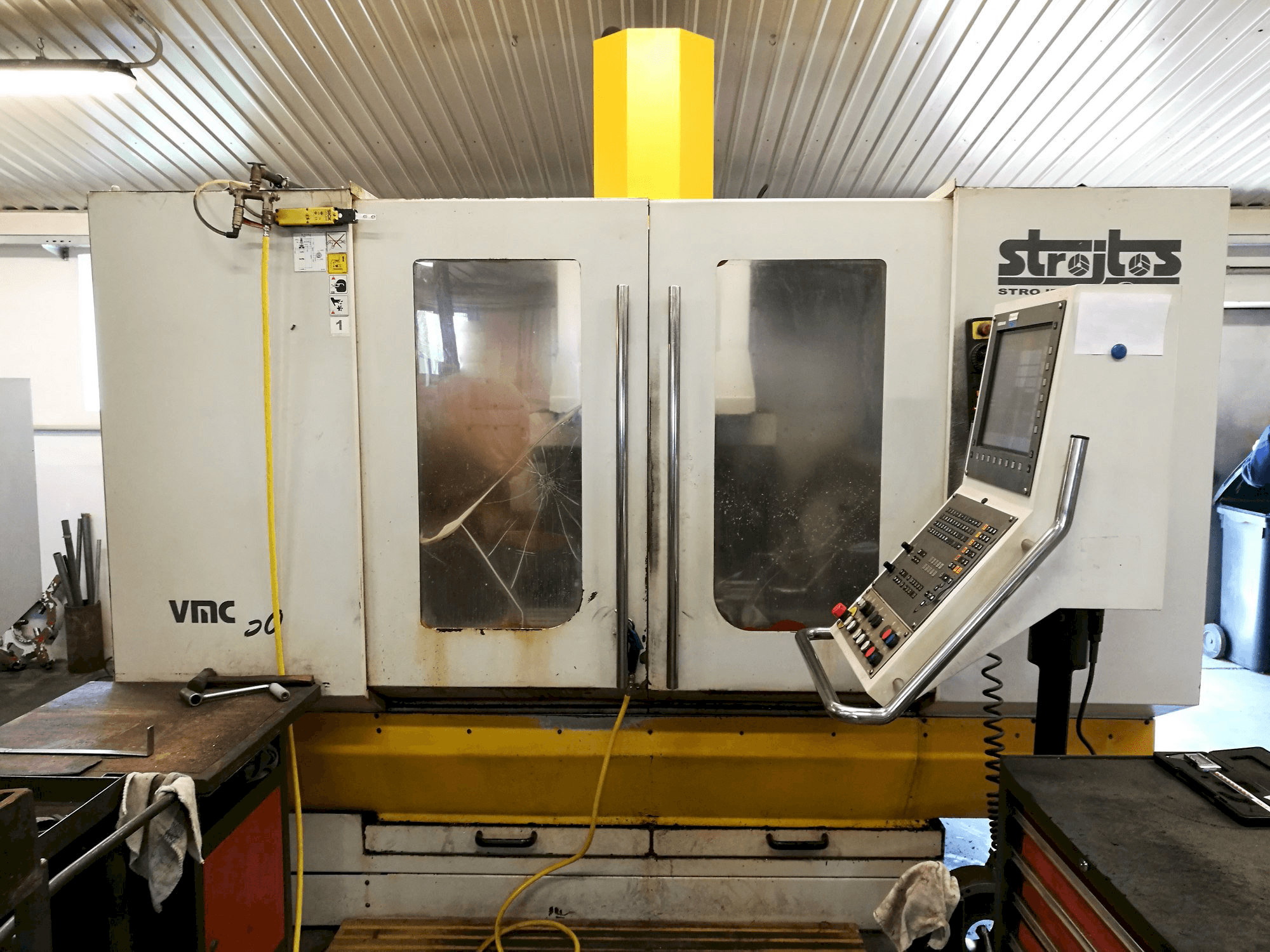 Strojtos VMC 50 Mašinos vaizdas iš priekio