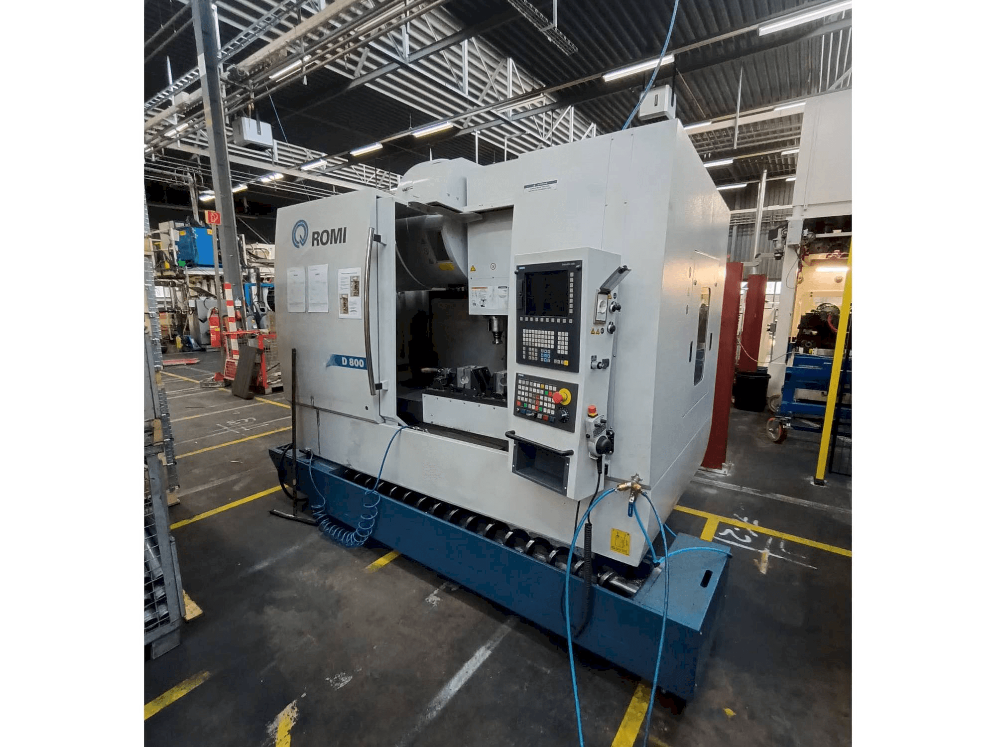 Romi D800 Mašinos vaizdas iš priekio