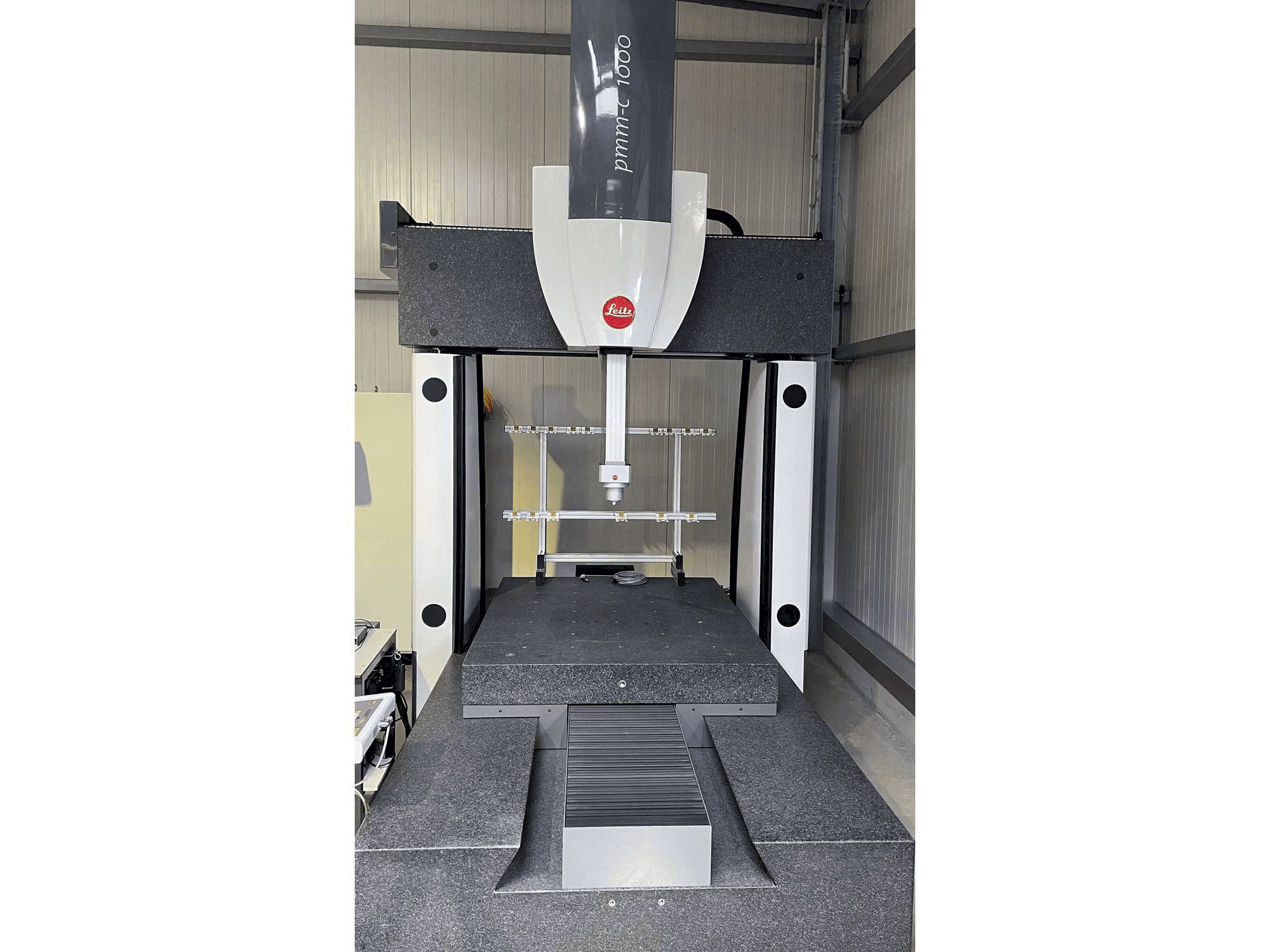 Hexagon PMM-C 1000 Mašinos vaizdas iš priekio