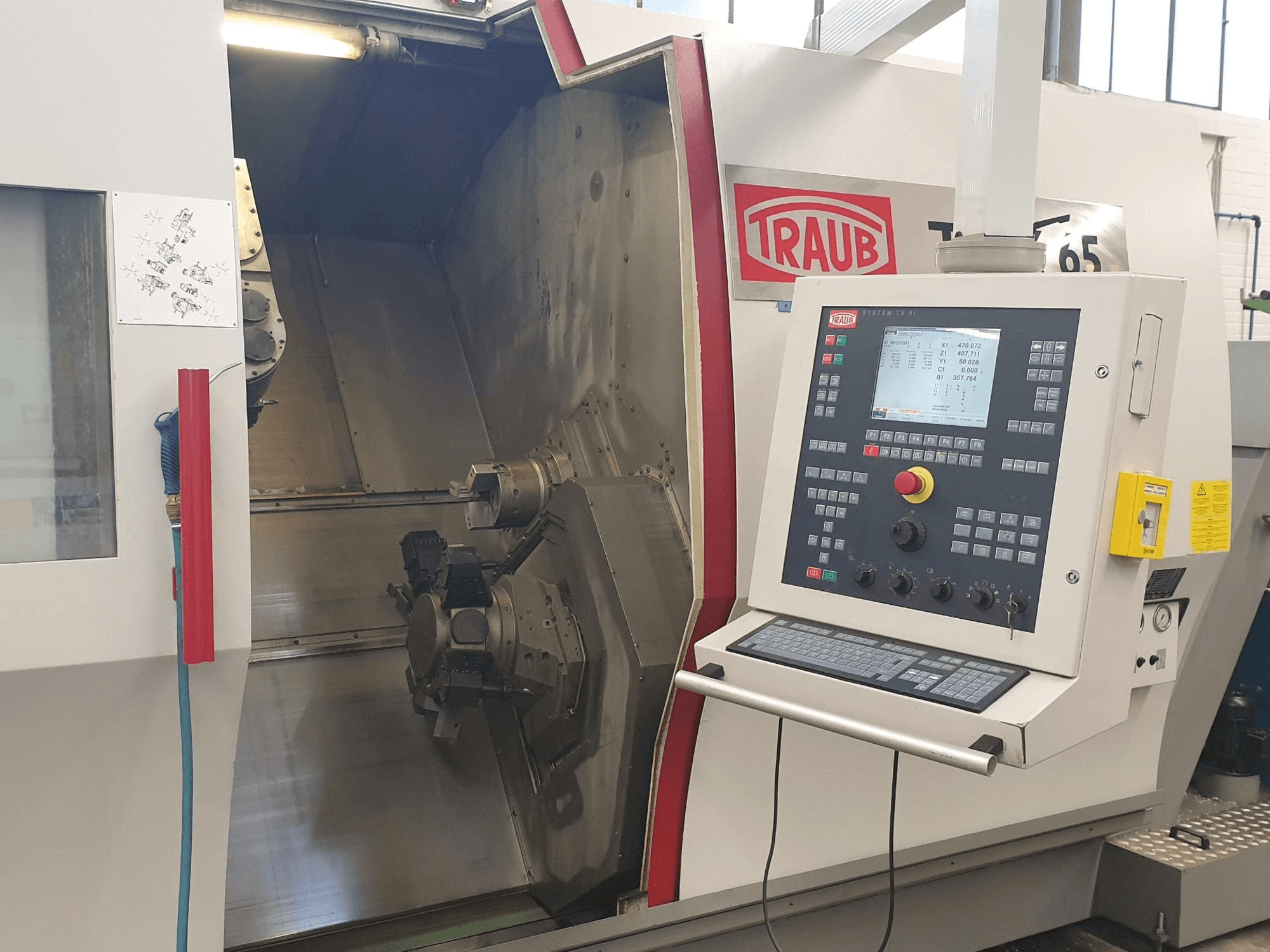 TRAUB TNX 65 Mašinos vaizdas iš priekio