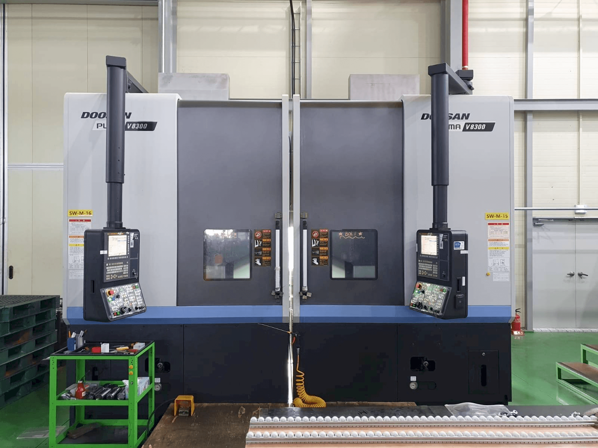 Doosan V8300R Mašinos vaizdas iš priekio