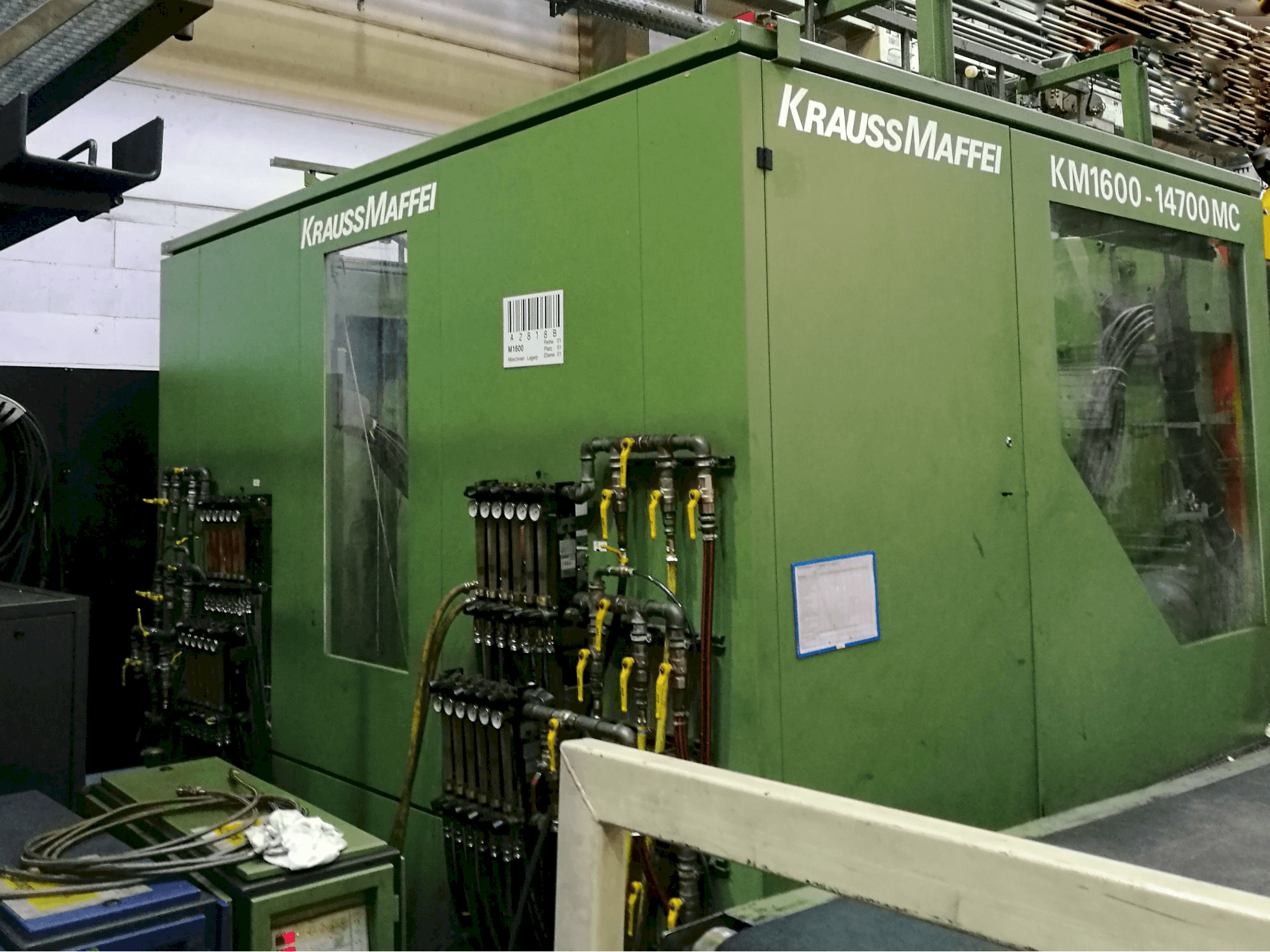 Krauss Maffei KM 1600-14700 MC Mašinos kairės pusės vaizdas