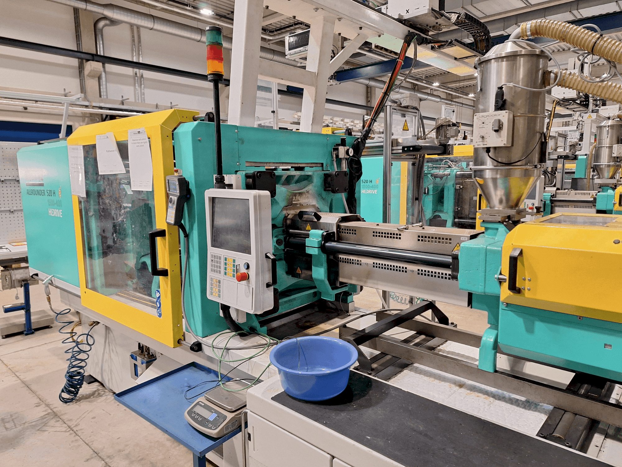 Arburg 520 H 1500-400 Mašinos vaizdas iš priekio