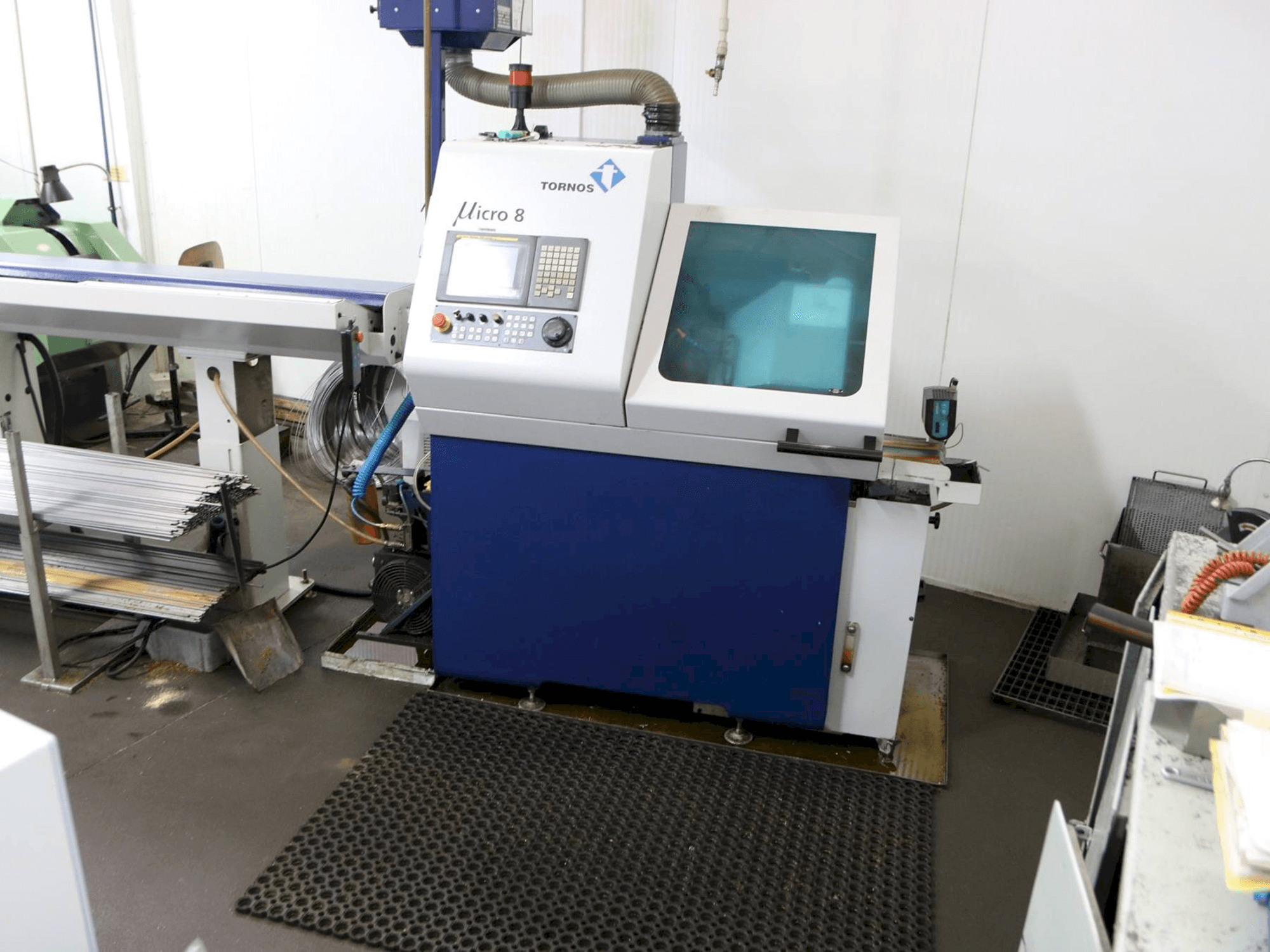 Tornos Micro 8 Mašinos vaizdas iš priekio