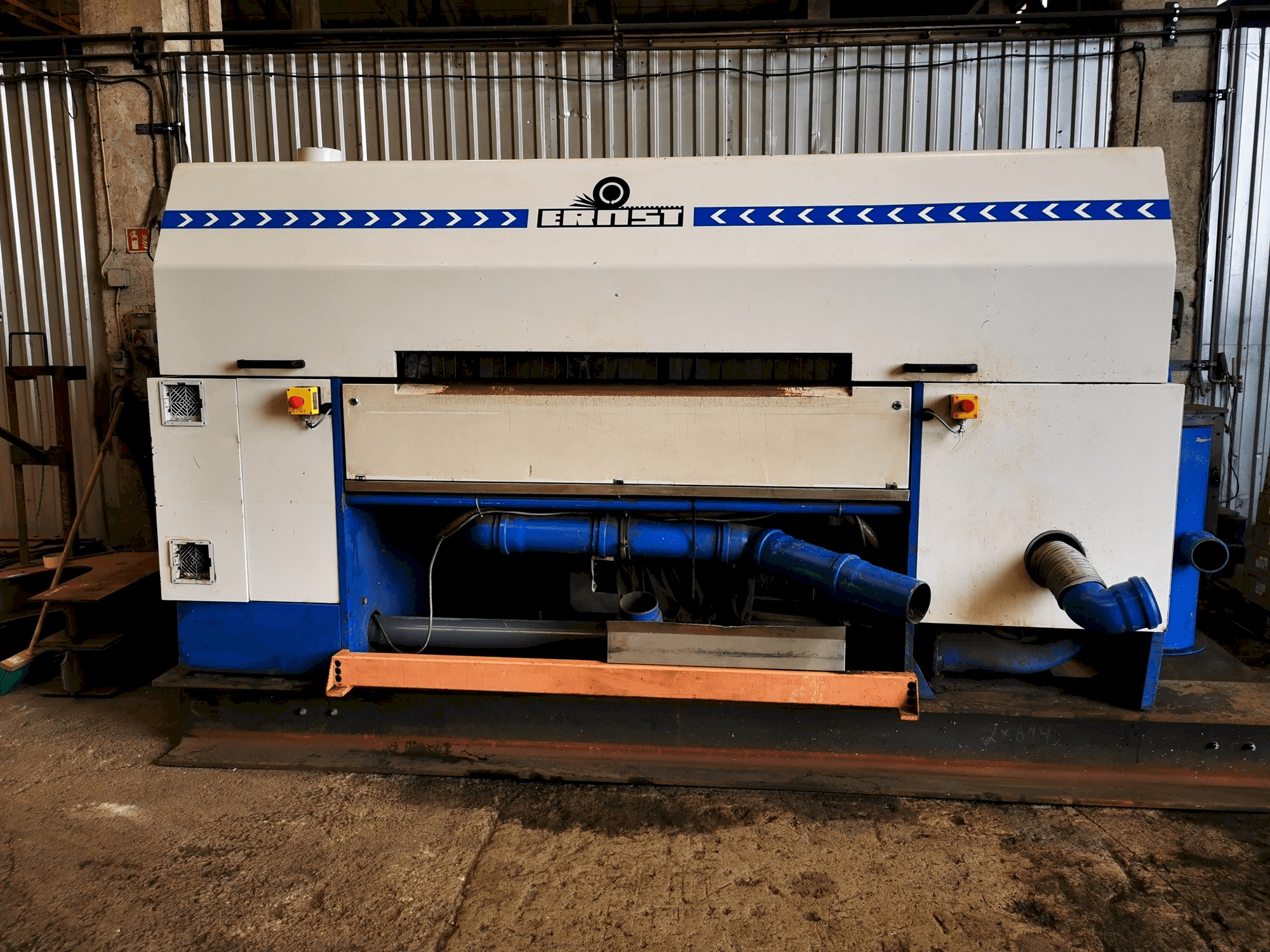 ERNST E M 5 N II + 2F Mašinos vaizdas iš priekio