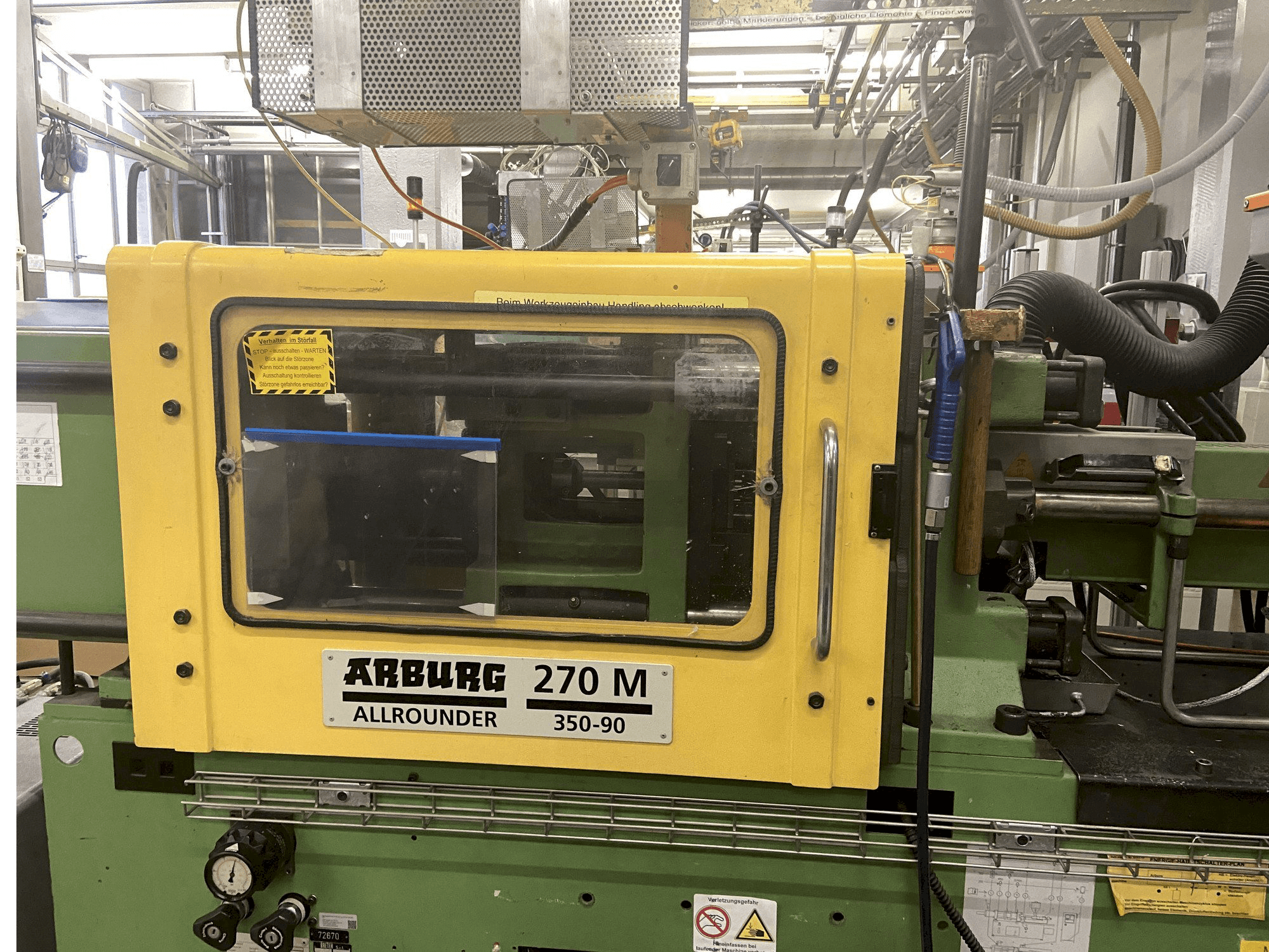Arburg ALLROUNDER 270 M 350 - 90 Mašinos vaizdas iš priekio