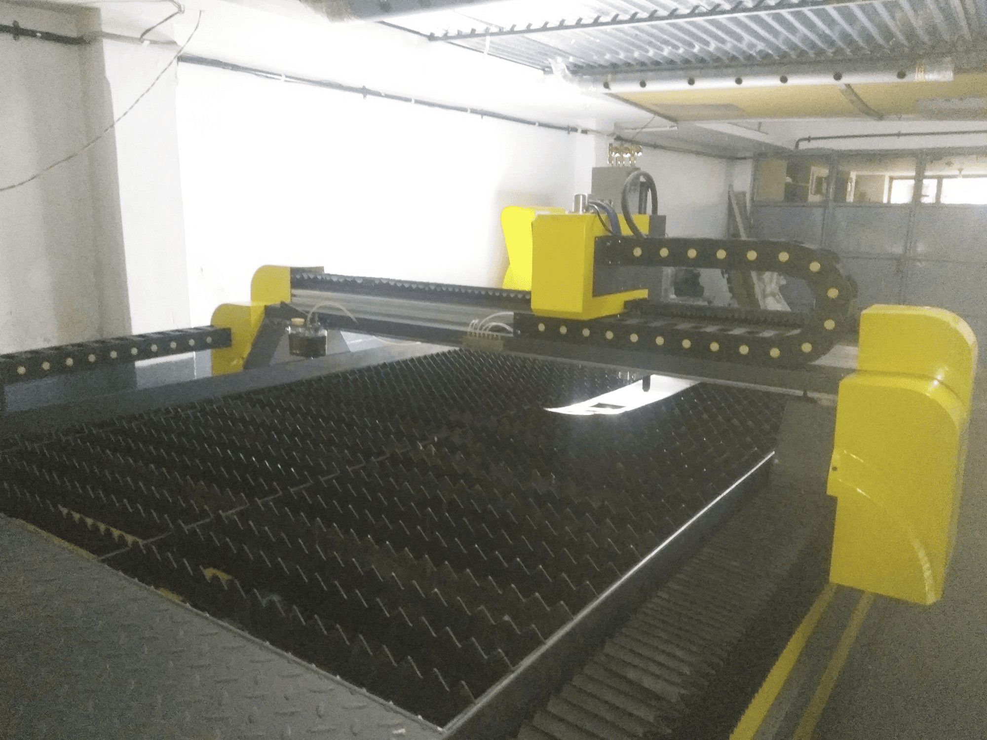 Hypertherm Mašinos dešinės pusės vaizdasINTECUT-HT