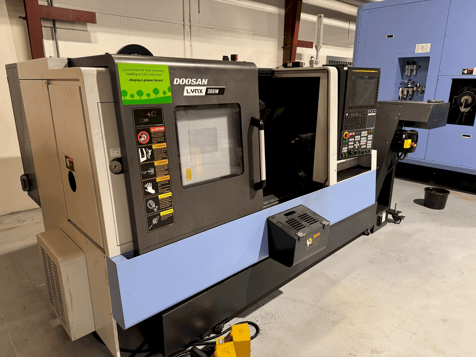 DOOSAN LYNX 300M Mašinos vaizdas iš priekio