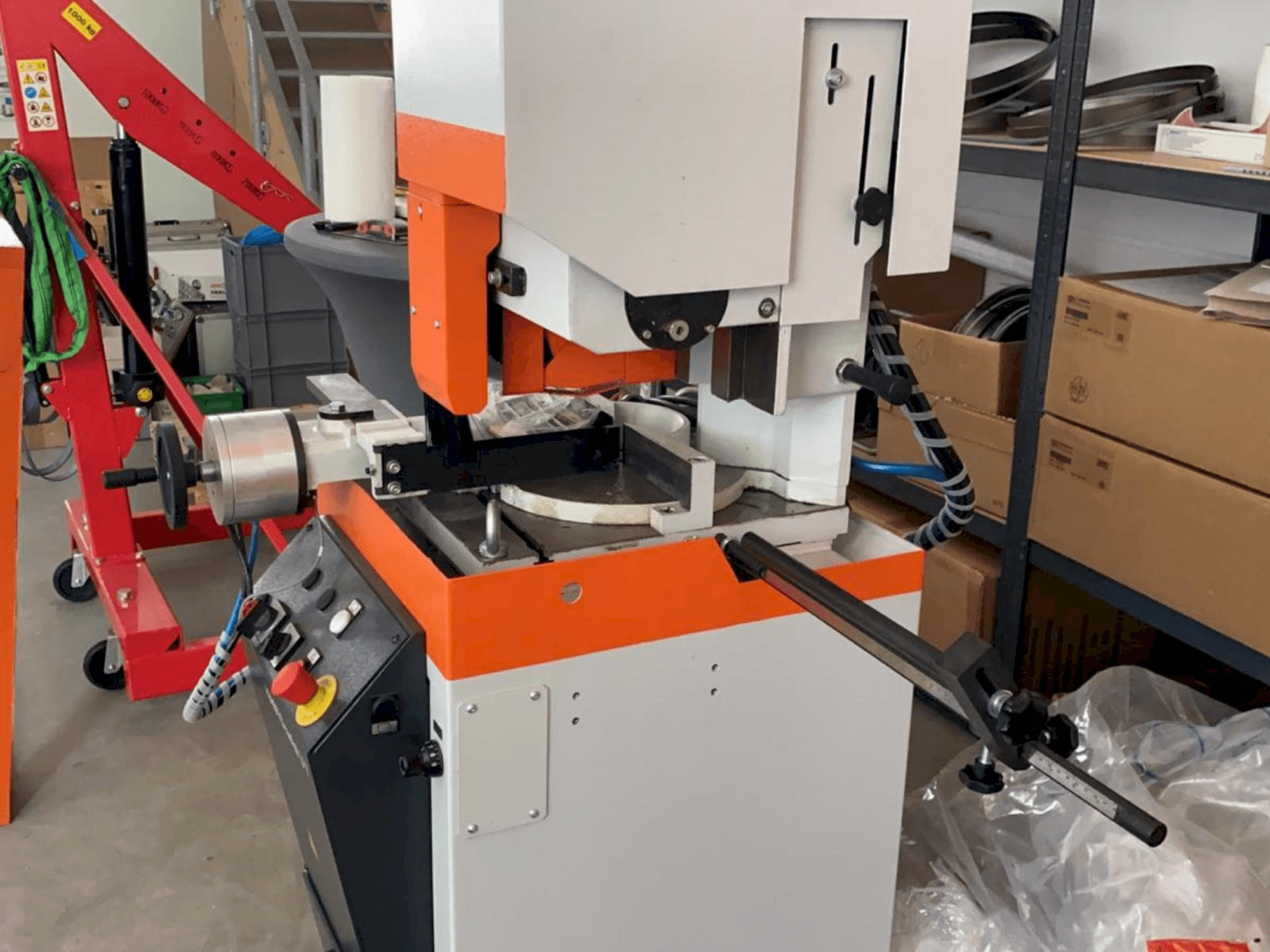 KASTO Radial U7 Mašinos vaizdas iš kairės pusės