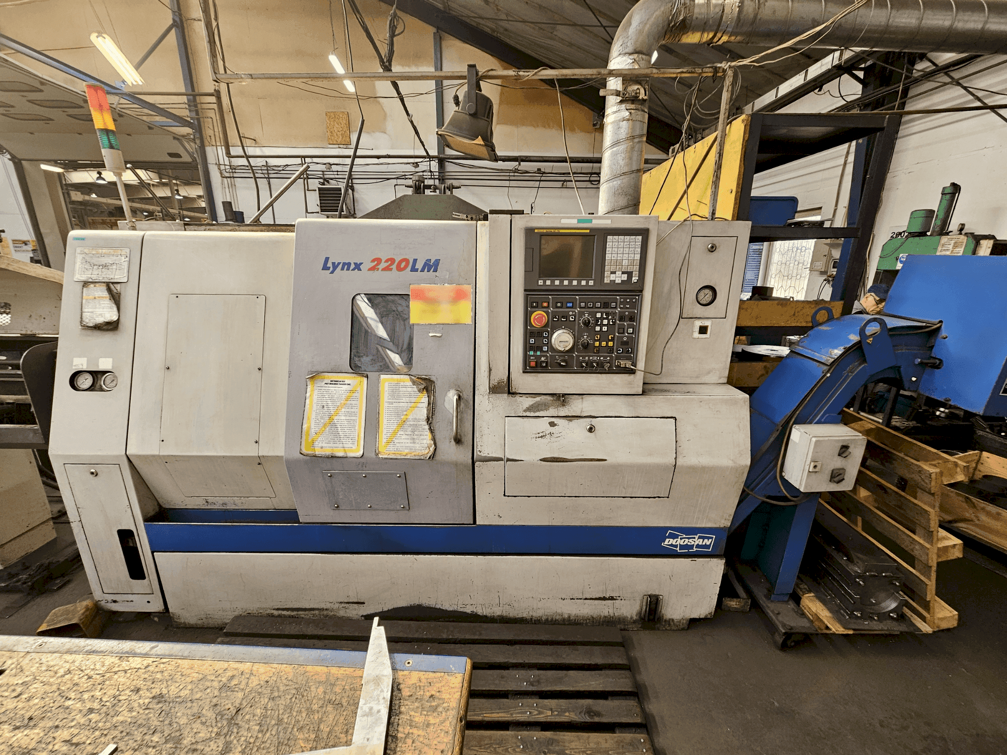 DOOSAN LYNX 220LMA Mašinos vaizdas iš priekio