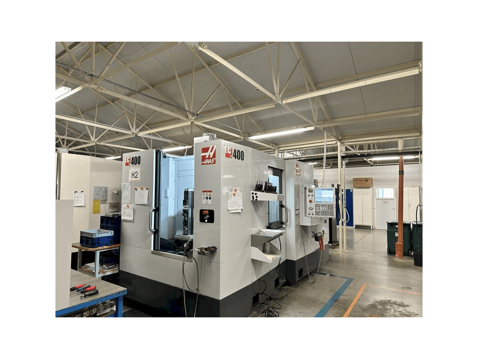 HAAS EC-400 Mašinos vaizdas iš priekio