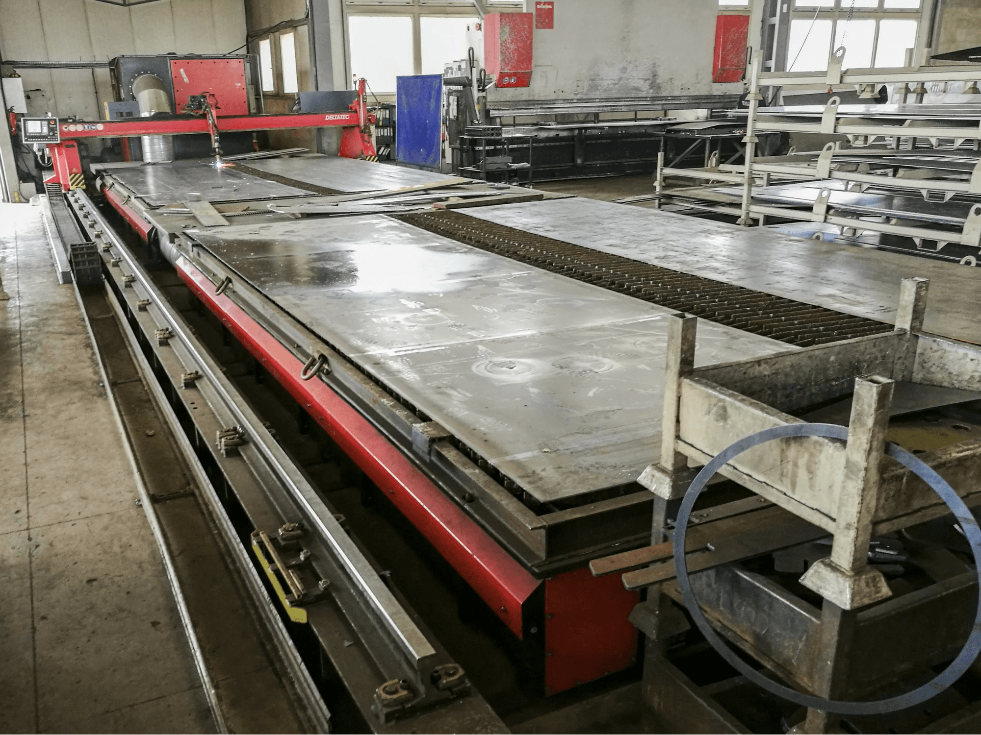 KOIKE DELTATEC Mašinos kairės pusės vaizdas