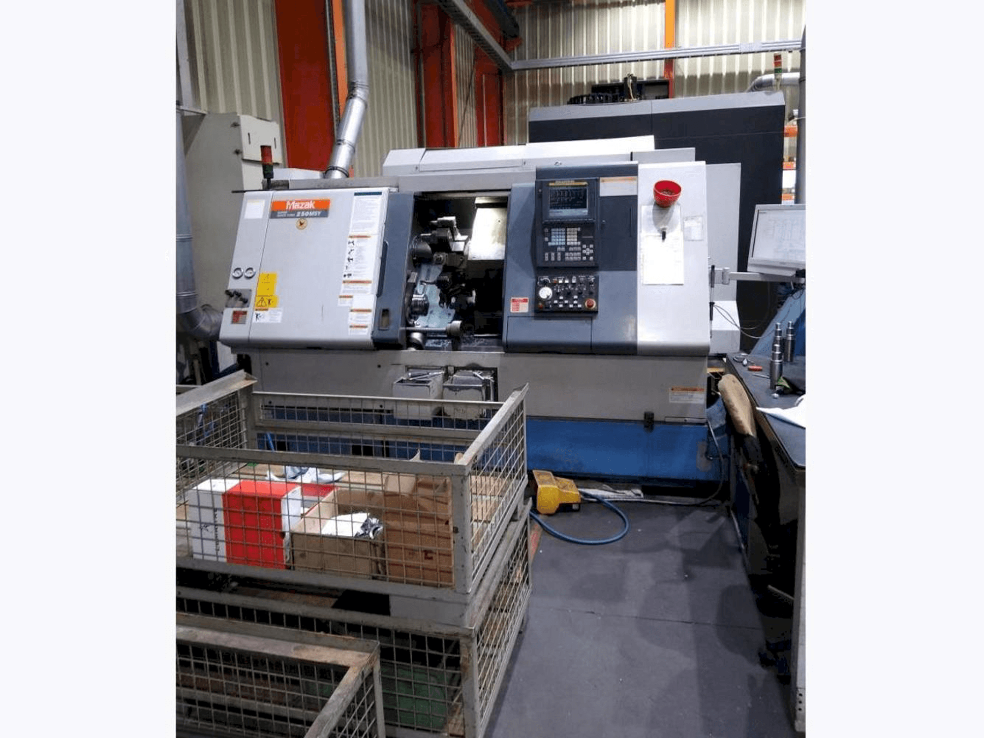 Mazak SQT-250 MSY Mašinos vaizdas iš priekio