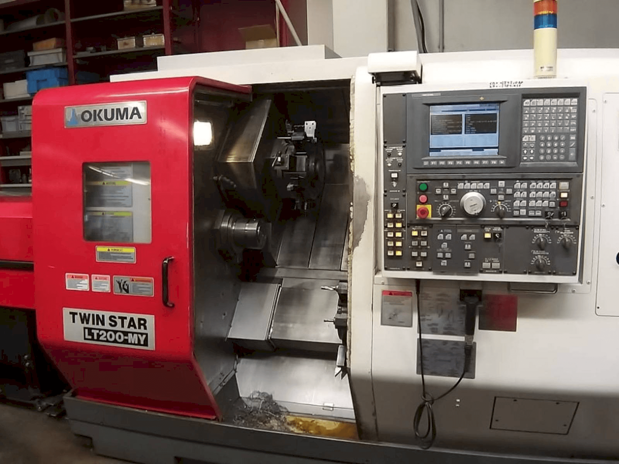 Okuma Twin Star LT200-MY Mašinos vaizdas iš priekio
