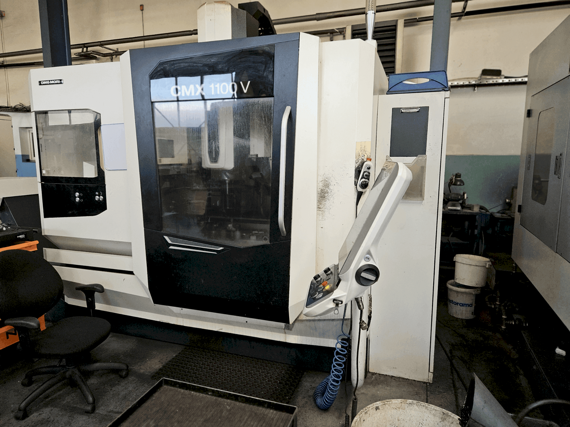 DMG CMX 1100V Mašinos vaizdas iš priekio