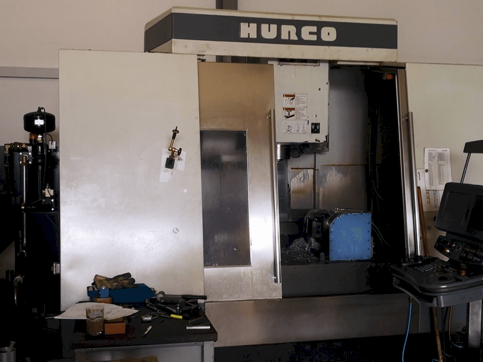 Hurco VM 50/40T Mašinos vaizdas iš priekio
