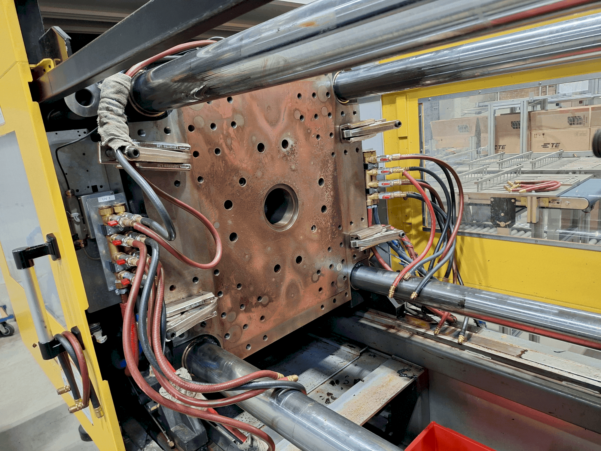 FANUC Roboshot S220iA Mašinos vaizdas iš priekio