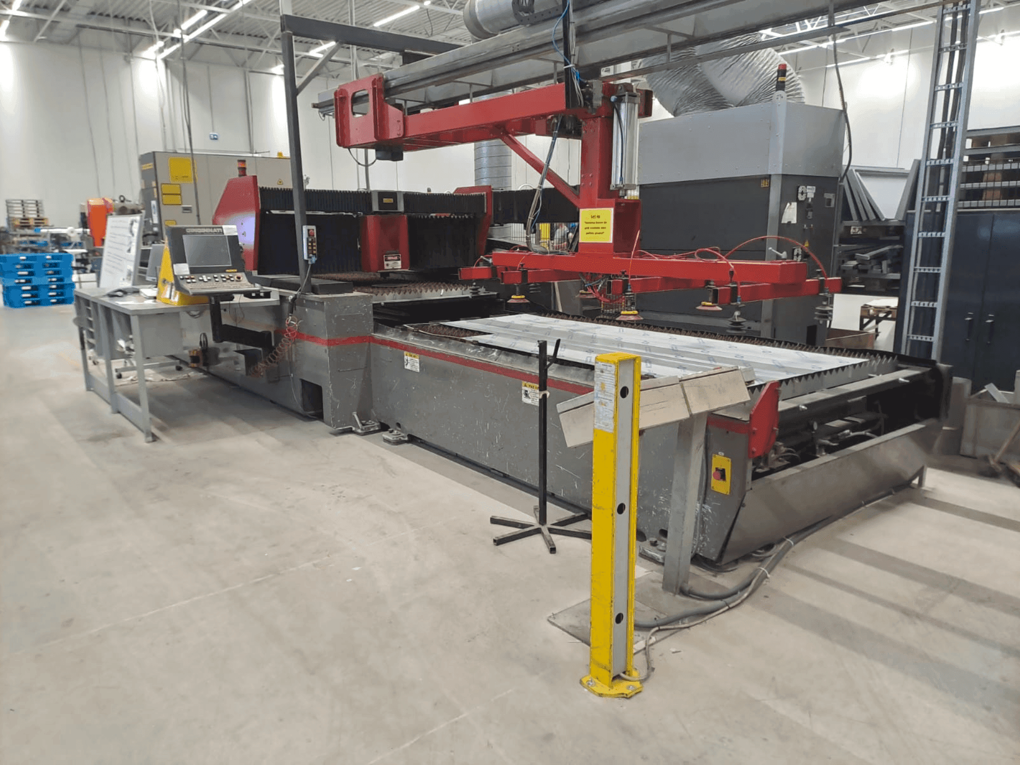 Cincinnati CL-800 5 x 10 Mašinos vaizdas iš priekio