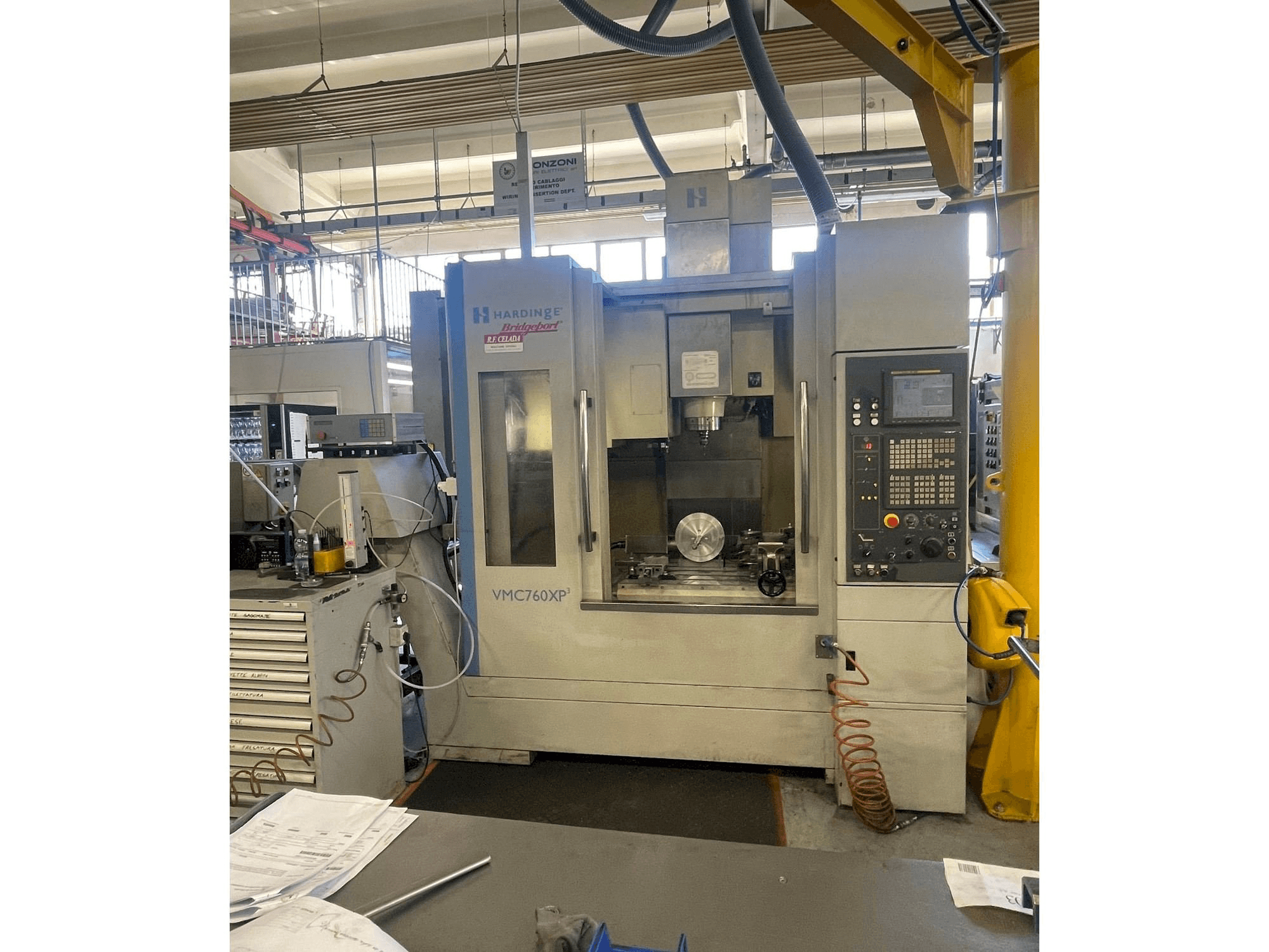 HARDINGE Bridgeport VMC 760 XP3 Mašinos vaizdas iš priekio