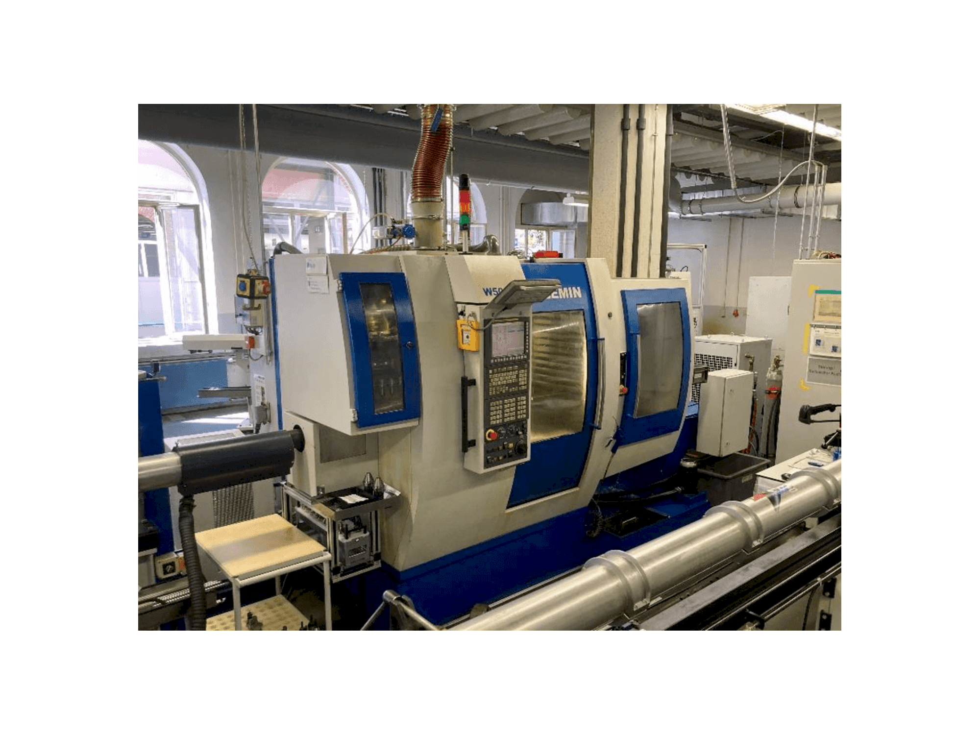 Willemin-Macodel W508MT Mašinos vaizdas iš priekio