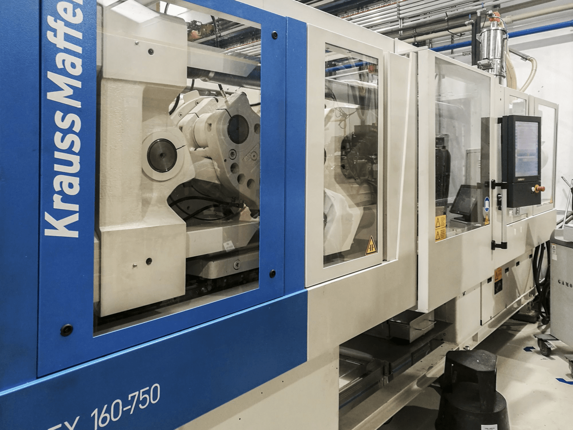 Krauss Maffei 160-750 EX Mašinos kairės pusės vaizdas