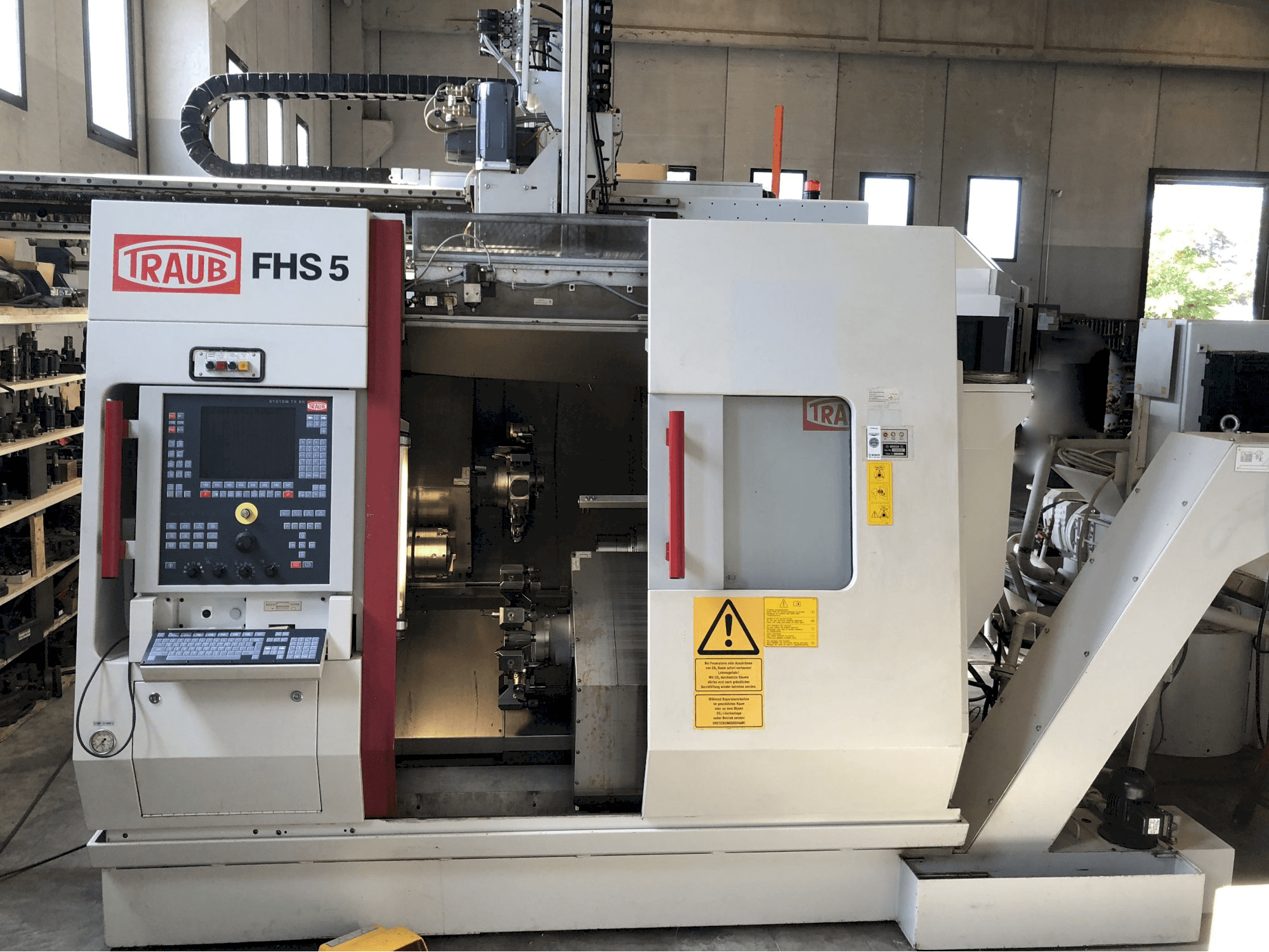 TRAUB TNC 42 Mašinos vaizdas iš priekio