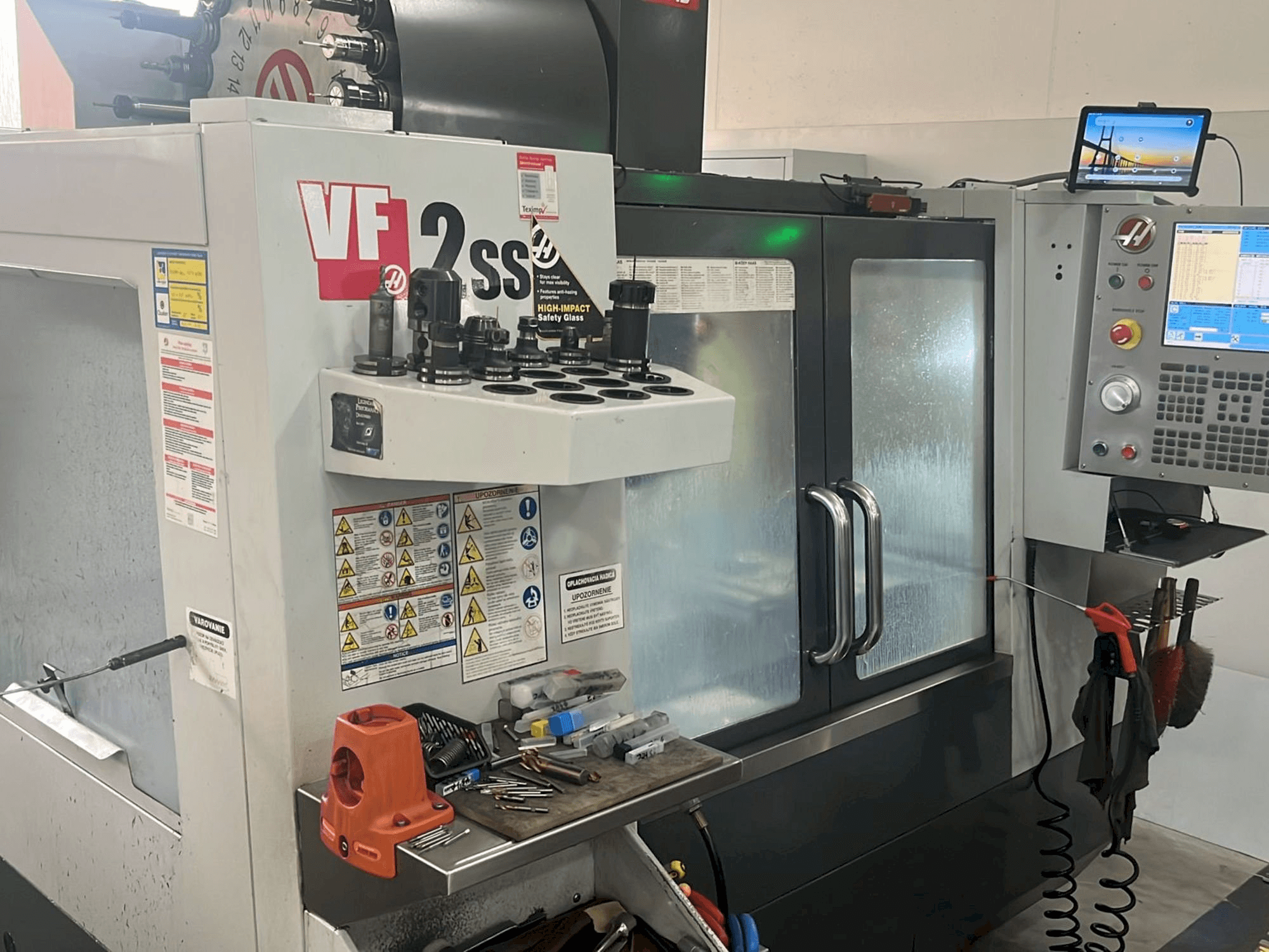 HAAS VF-2SS Mašinos vaizdas iš priekio