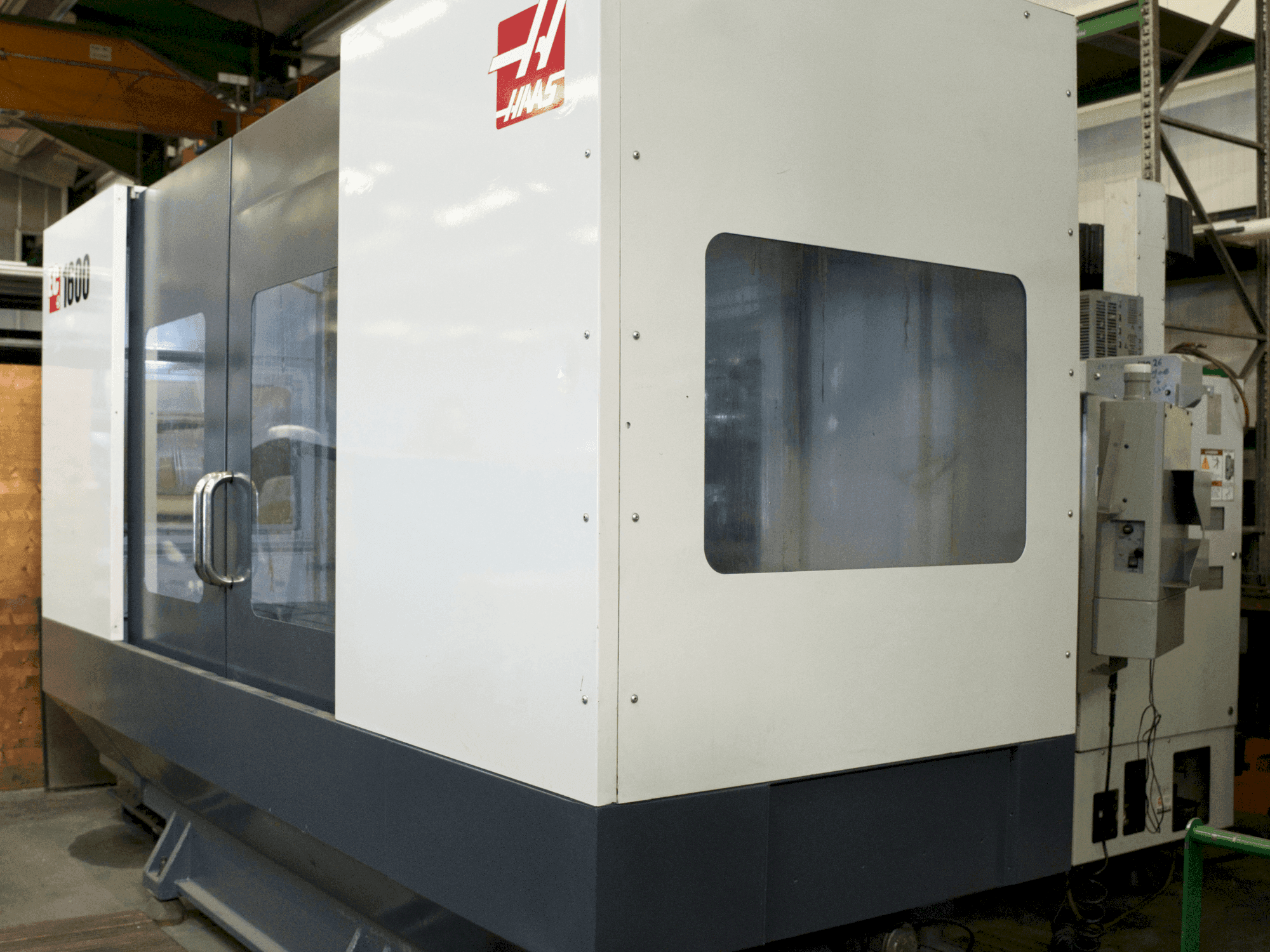 HAAS EC-1600 Mašinos vaizdas iš priekio