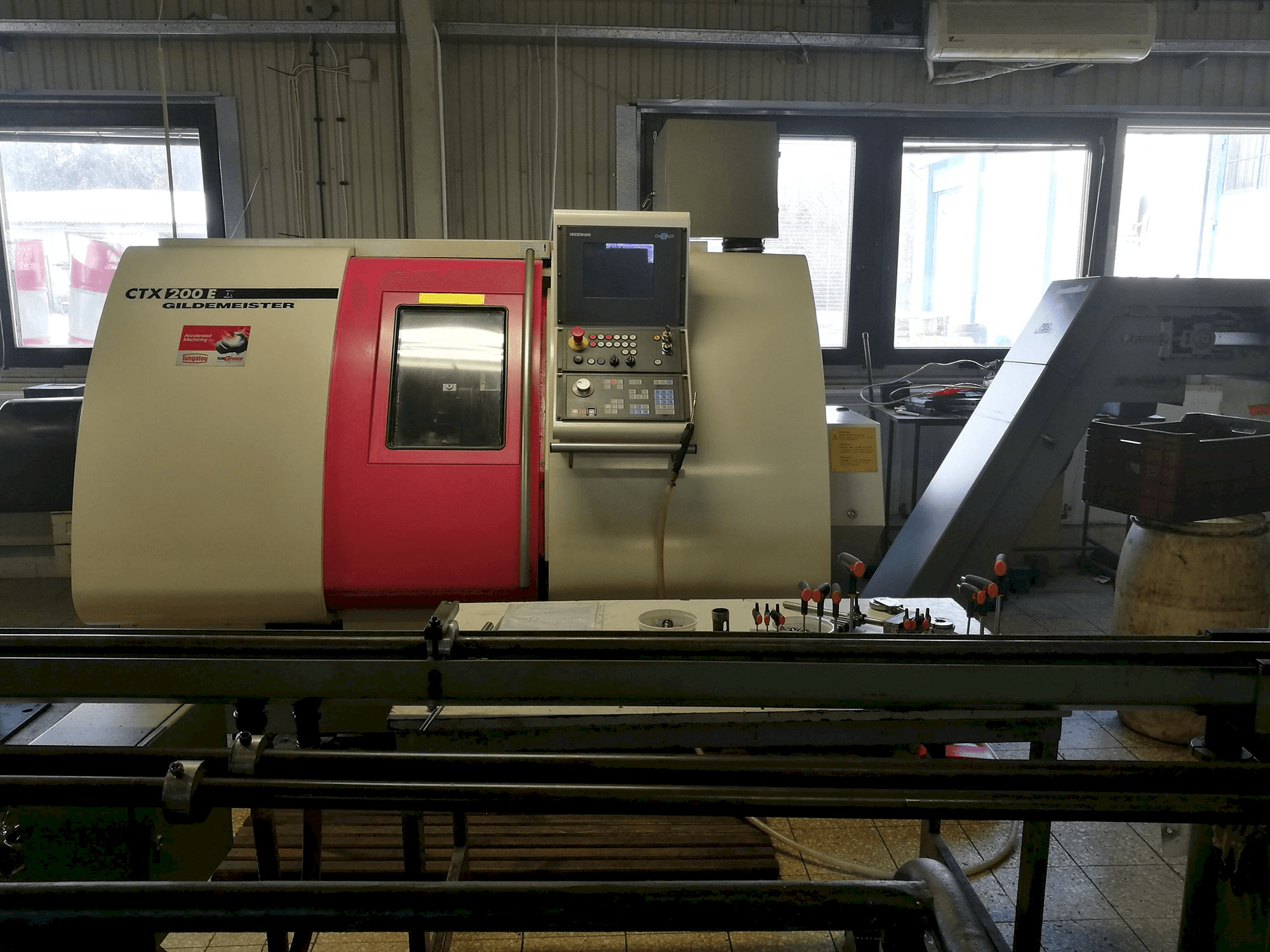 Gildemeister CTX 200 E Mašinos vaizdas iš priekio