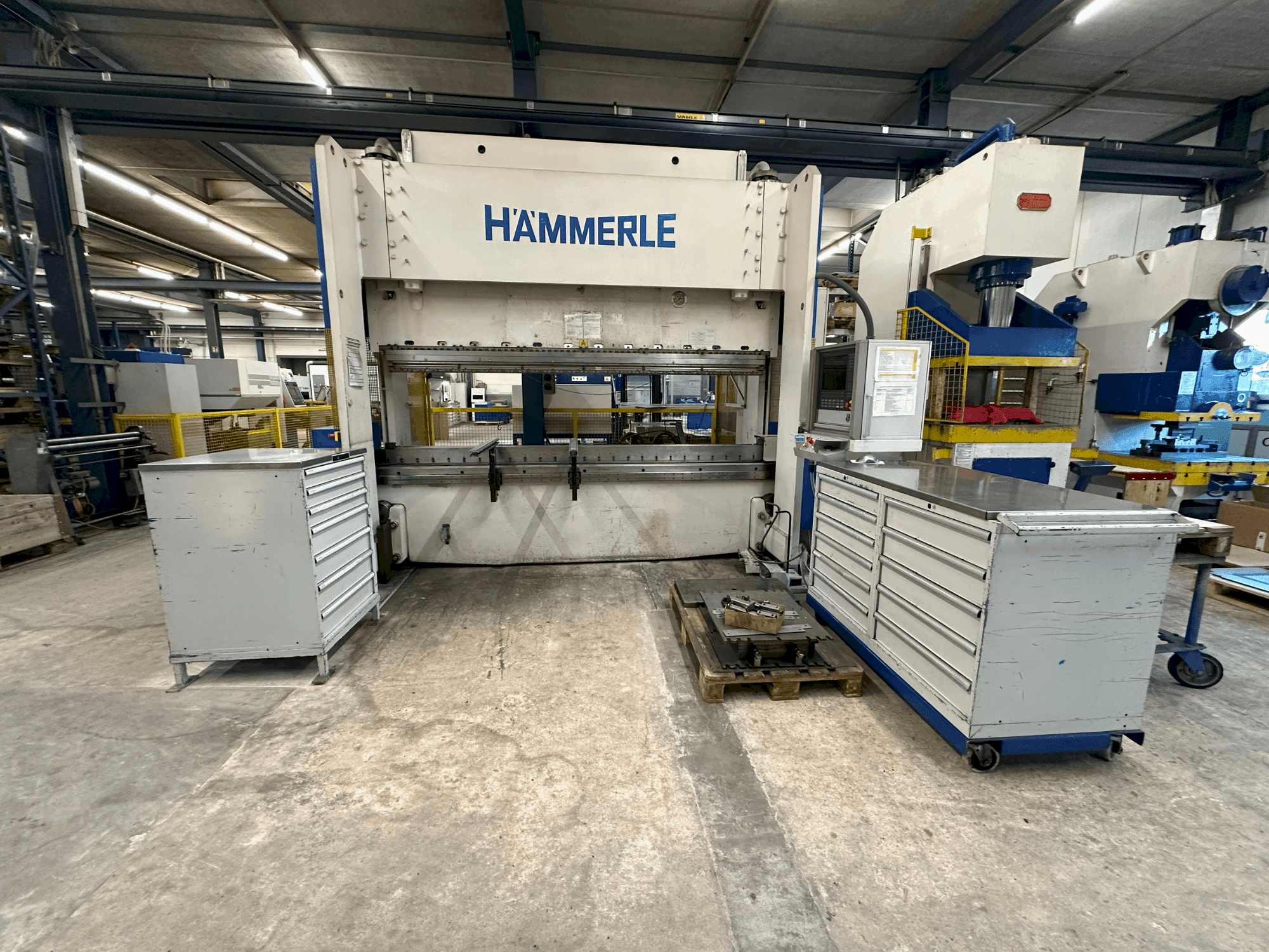 HAMMERLE BM 200 - 3100 Mašinos vaizdas iš priekio