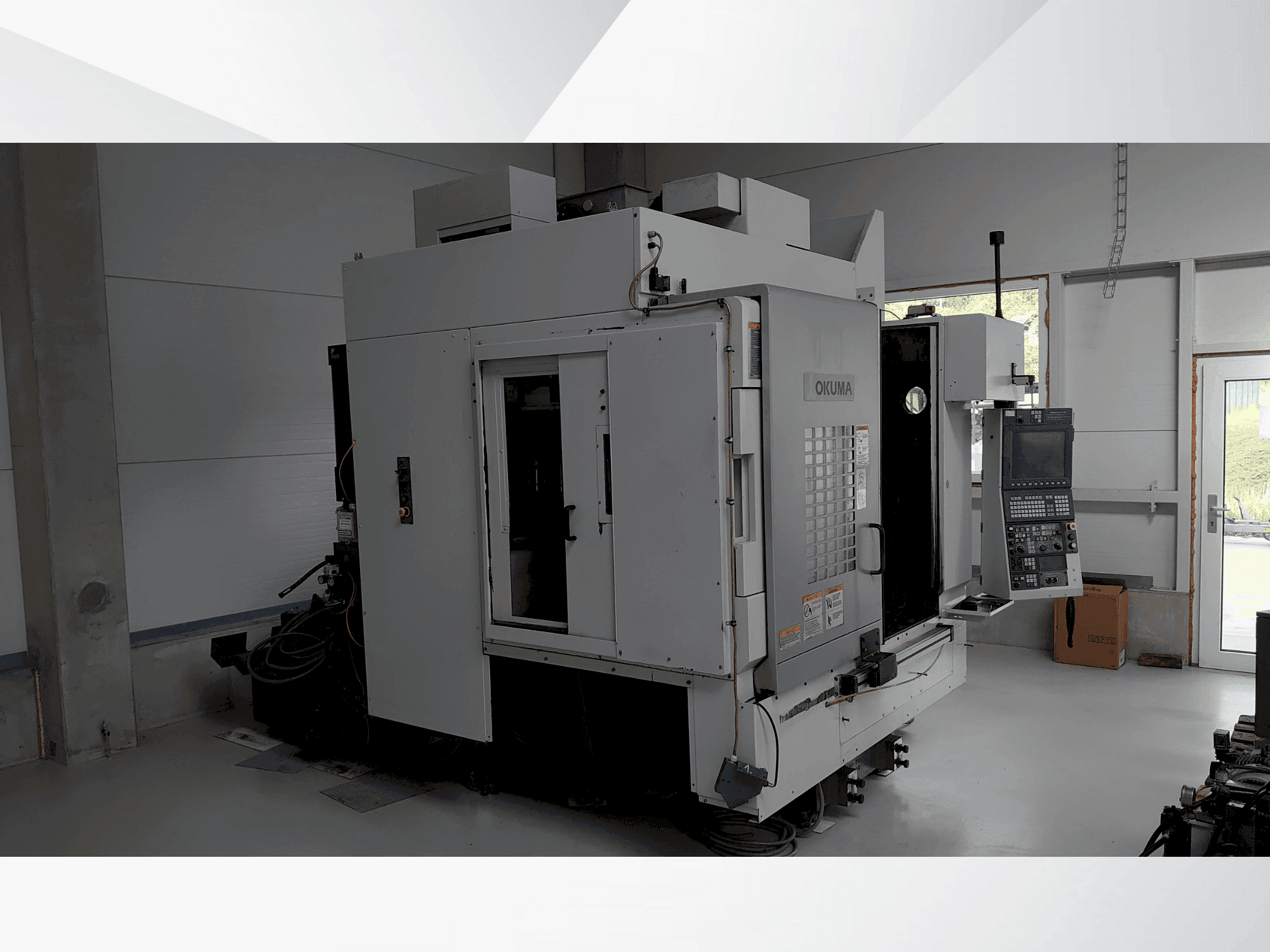 Okuma MU-400VA Mašinos vaizdas iš priekio