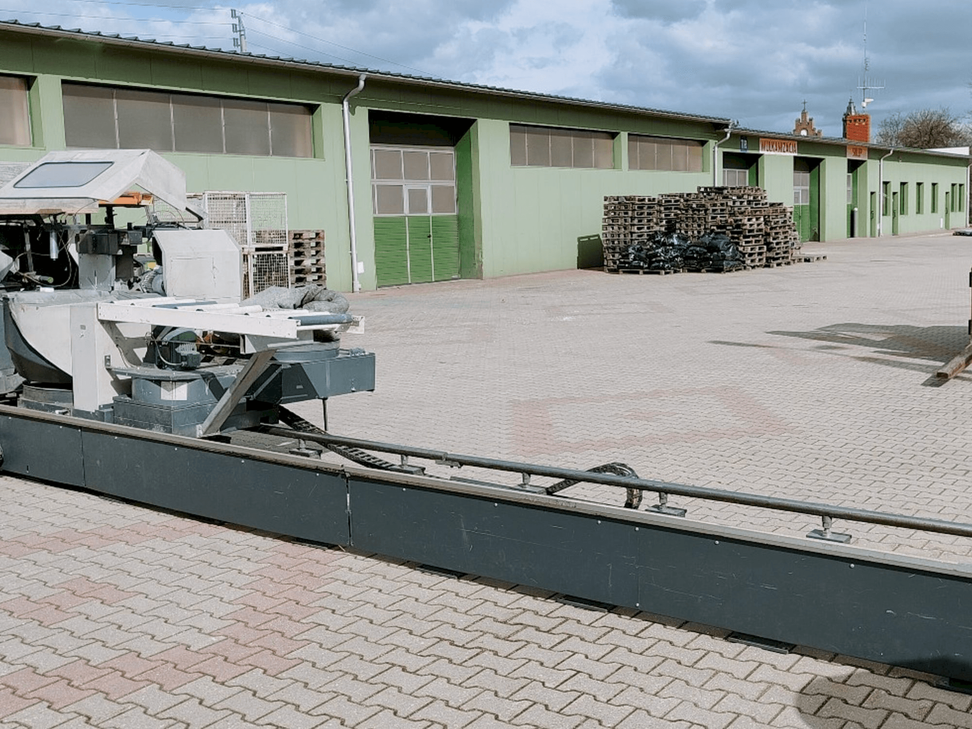 Elumatec DG 244/2 Mašinos vaizdas iš priekio