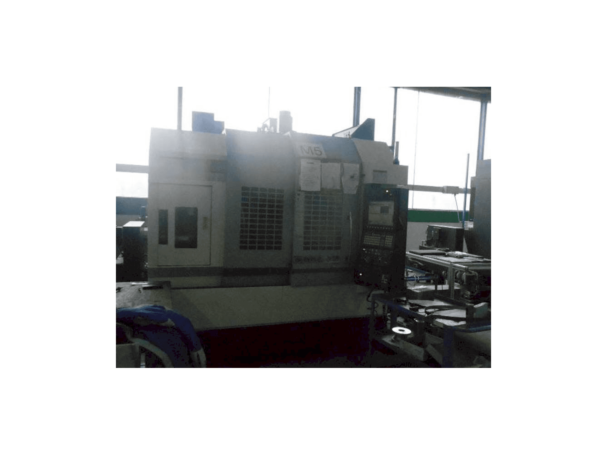 Okuma GENOS M560R-V Mašinos vaizdas iš priekio