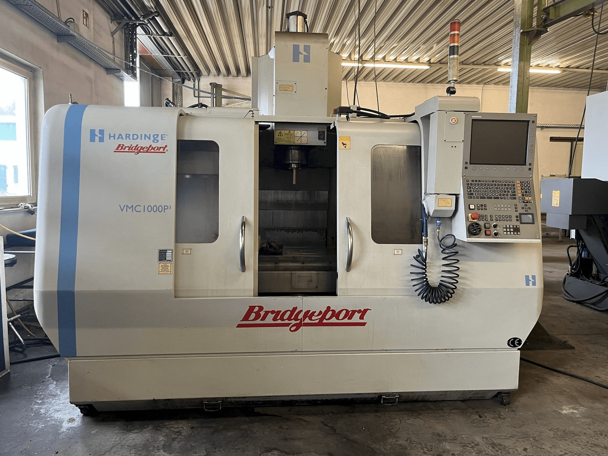 Hardinge Bridgeport VMC 1000 P3 Mašinos vaizdas iš priekio