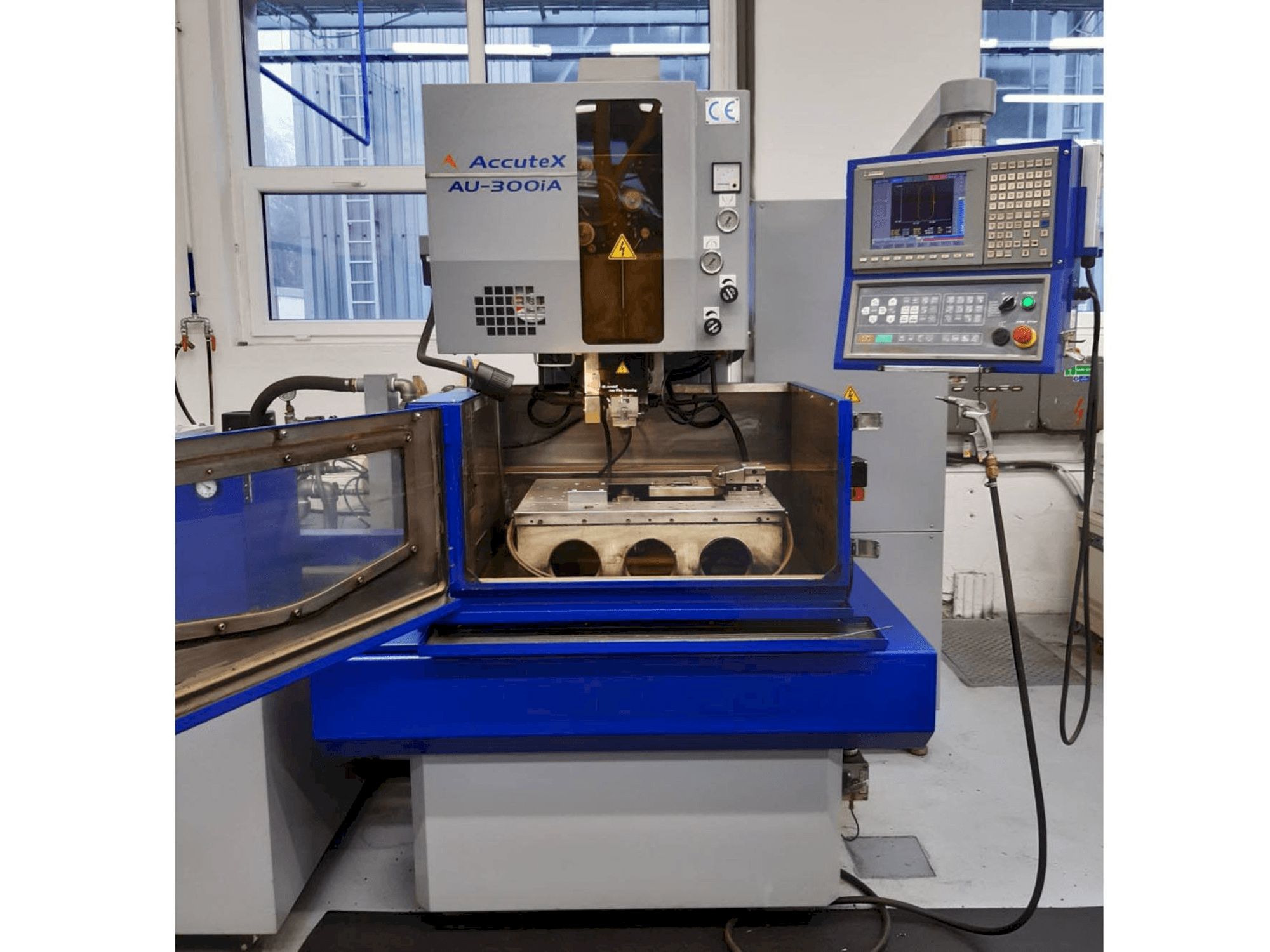 AccuteX AU-300iA Mašinos vaizdas iš priekio
