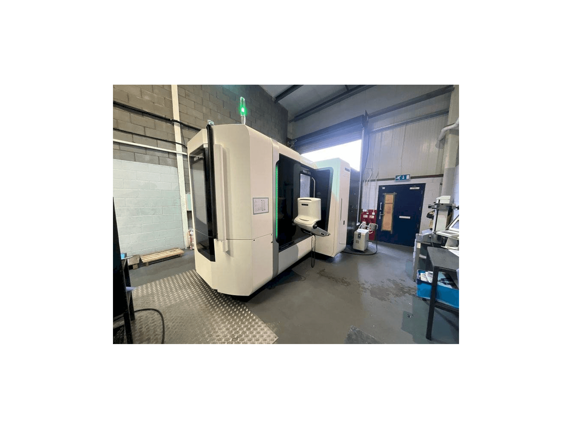 DMG MORI NHX 5000 Mašinos vaizdas iš priekio