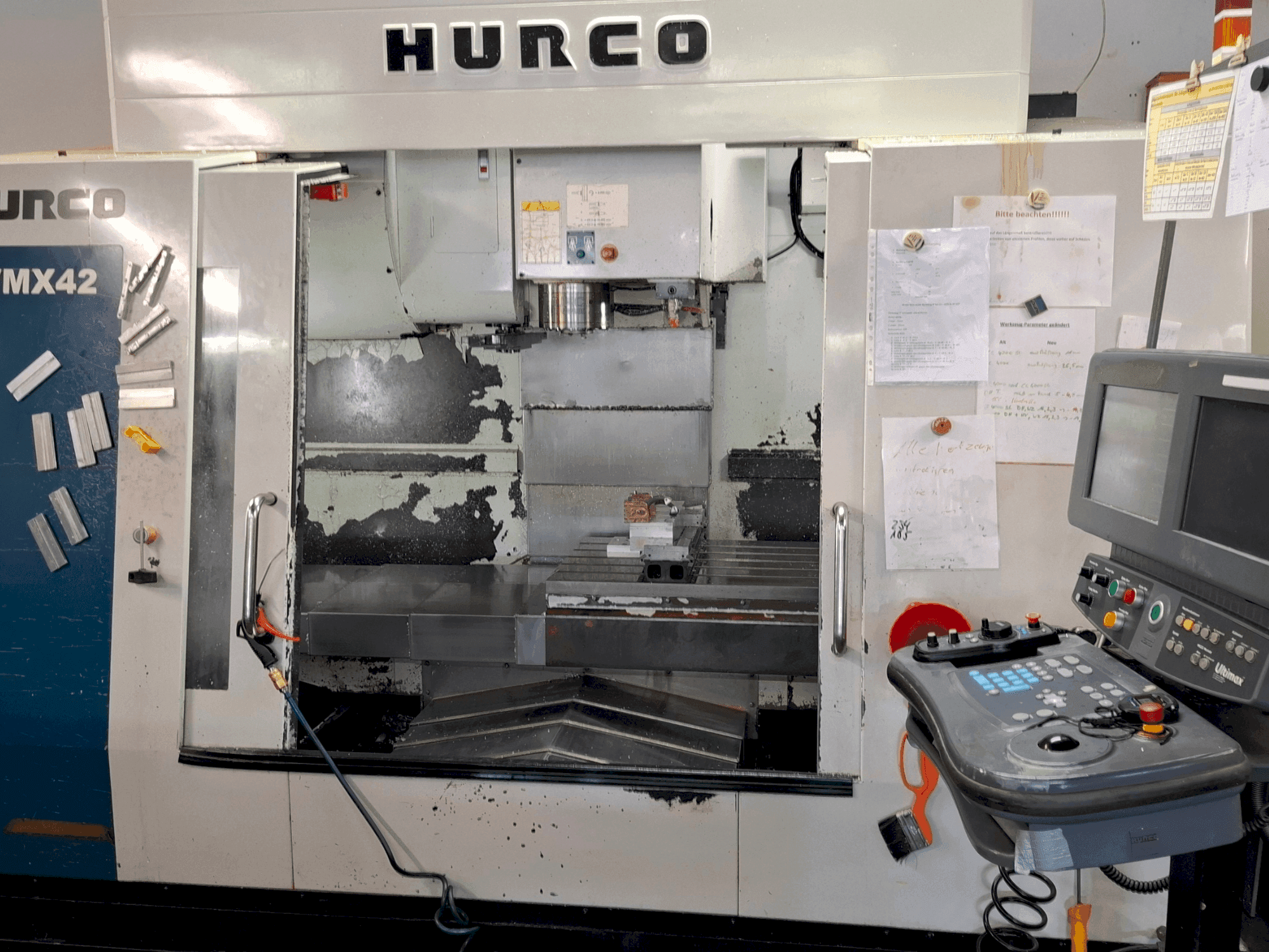 Hurco VMX 42 Mašinos vaizdas iš priekio