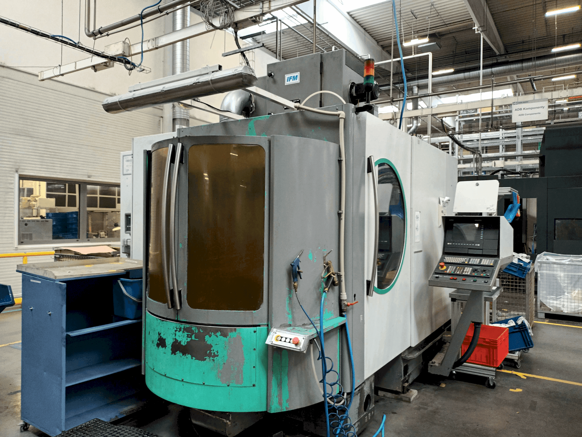 DECKEL MAHO DMC 60H Mašinos vaizdas iš priekio