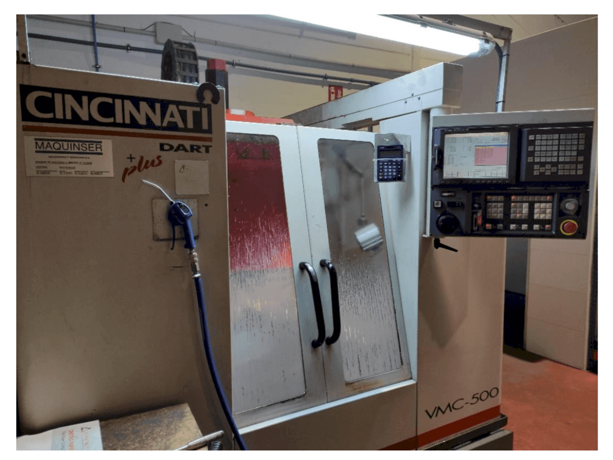 Cincinnati Dart Plus VMC-500 Mašinos vaizdas iš priekio