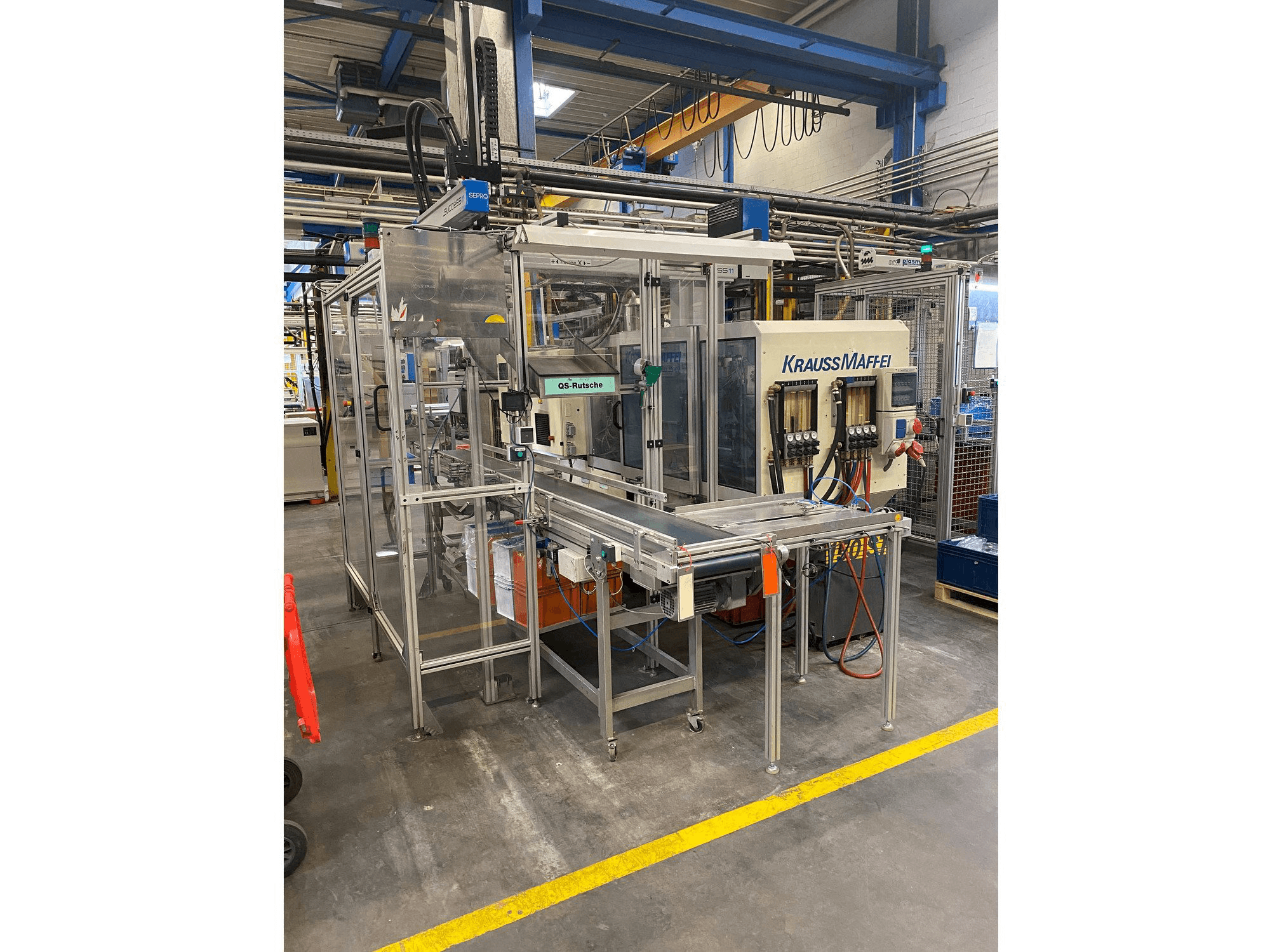 Krauss Maffei 80-390 C2 Mašinos vaizdas iš priekio