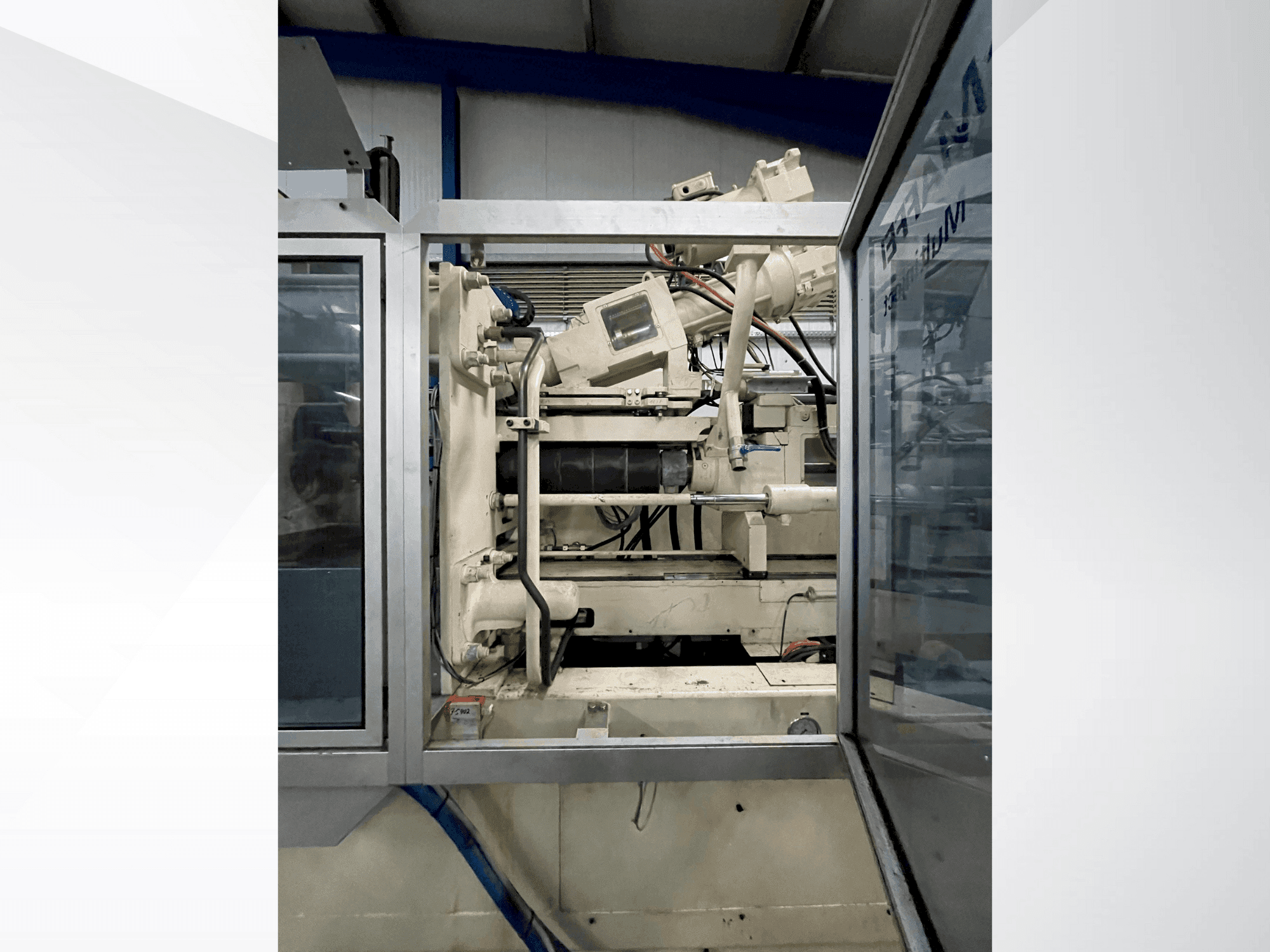 Krauss Maffei 300-1400-390-3-CZ Mašinos vaizdas iš priekio